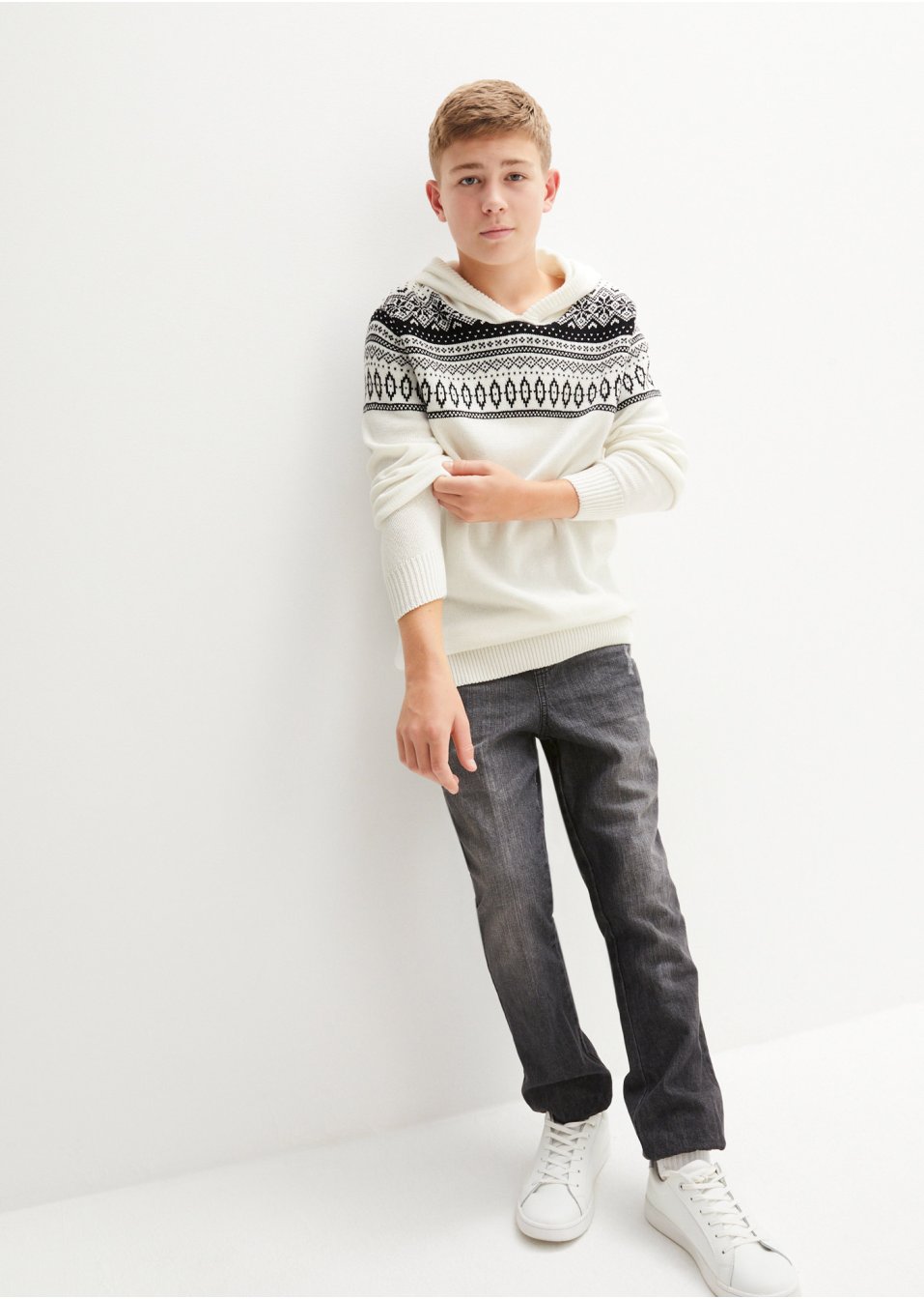 Pull en maille garçon à capuche