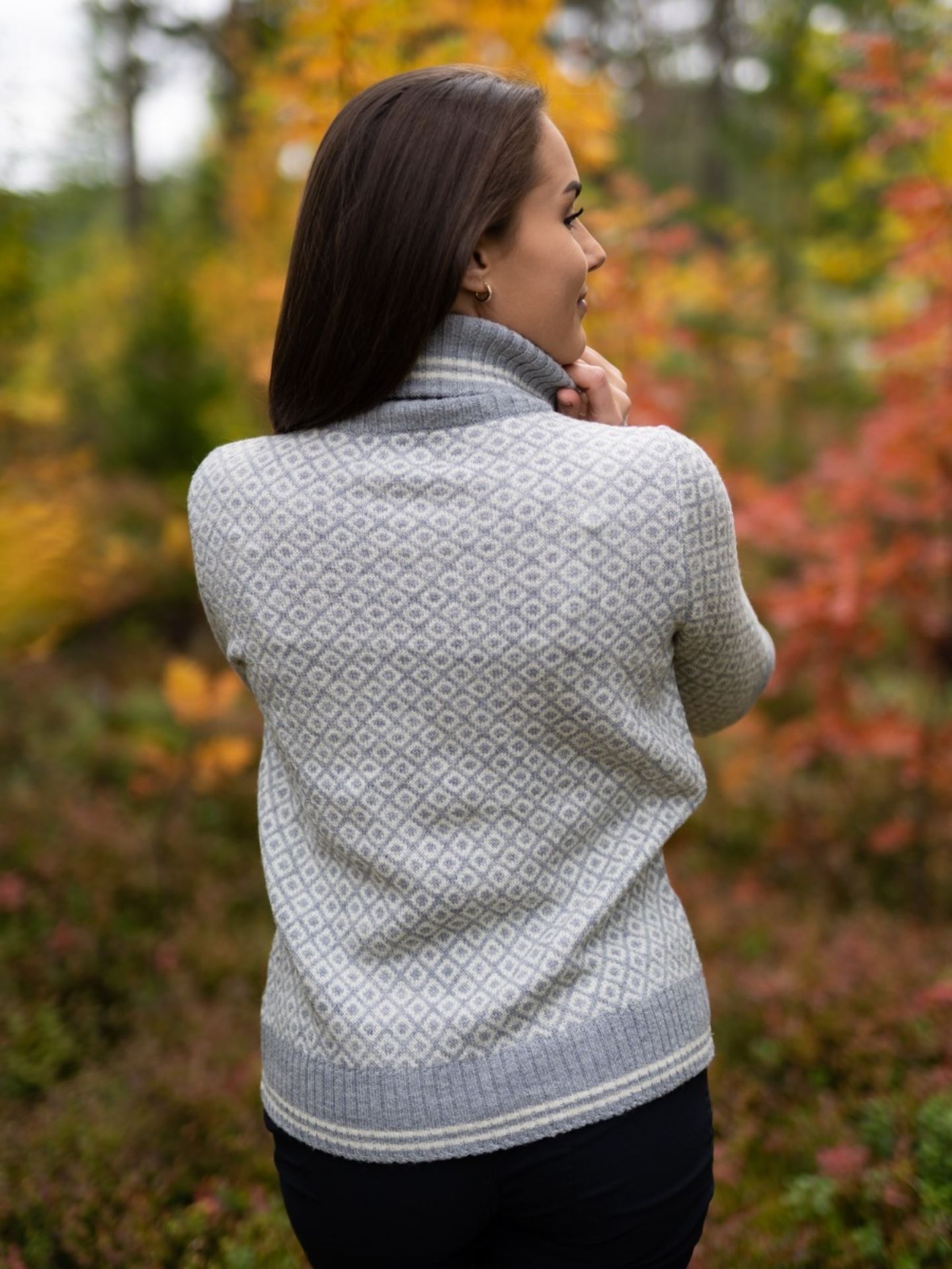 Slogen Woman Zip Neck