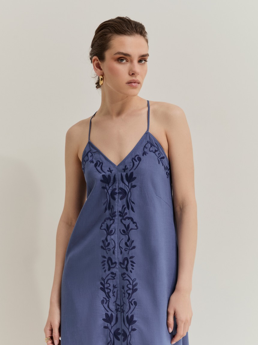 Vestido de alças em liocel e linho