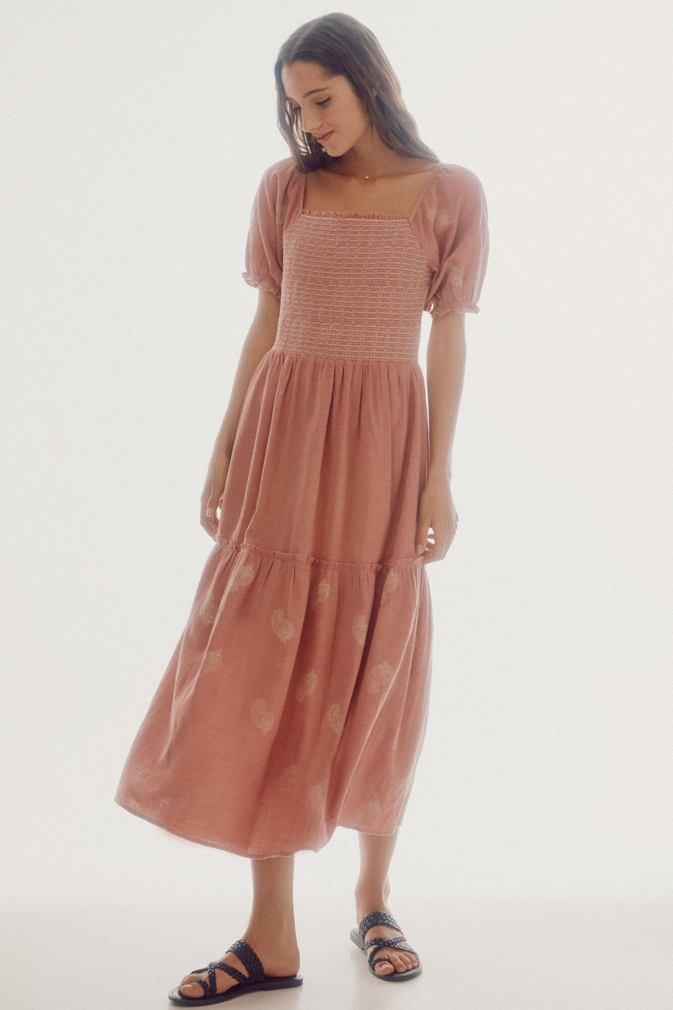 Vestido bordado de manga curta - Rosa