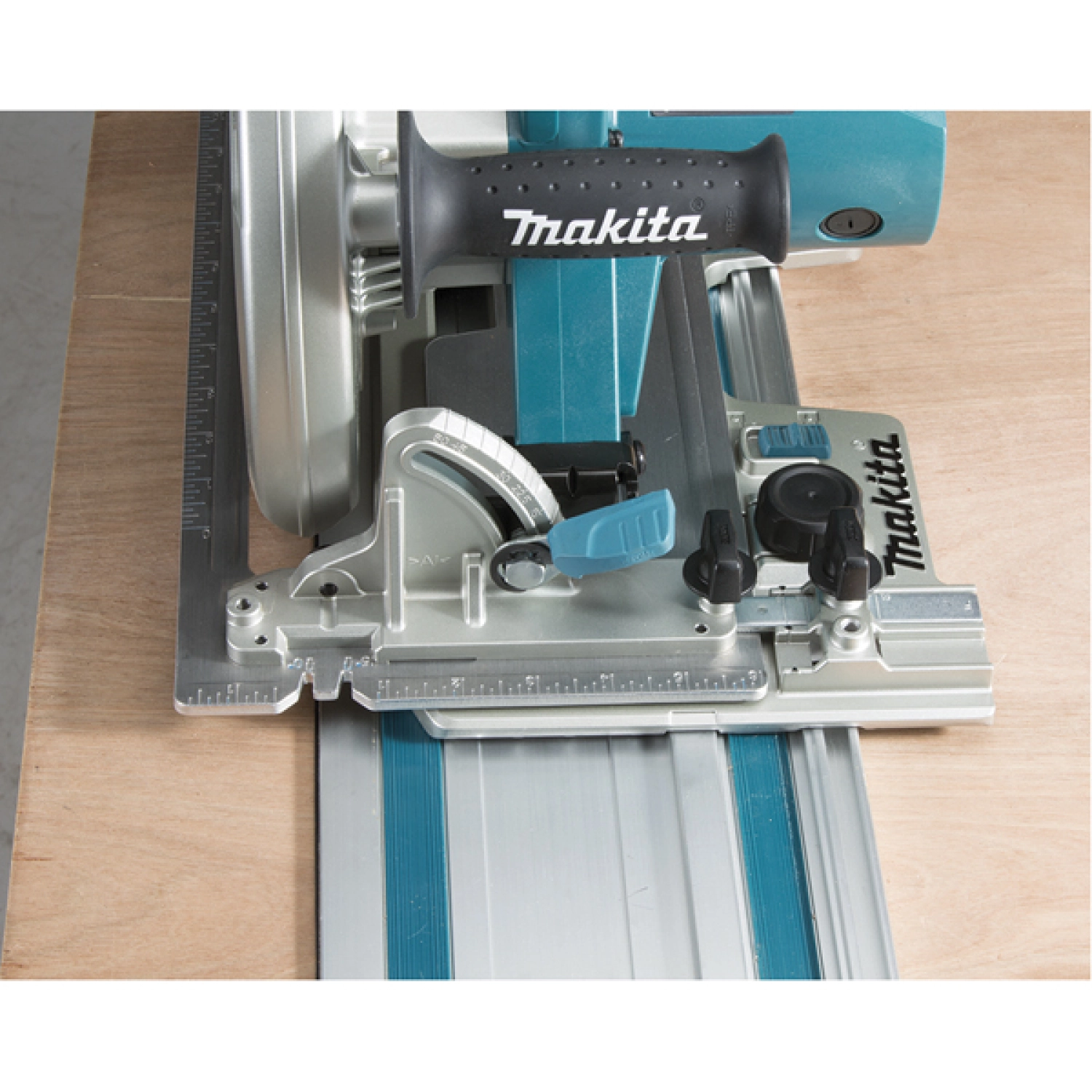 Makita HS0600 Cirkelzaag - 2000W - 270mm