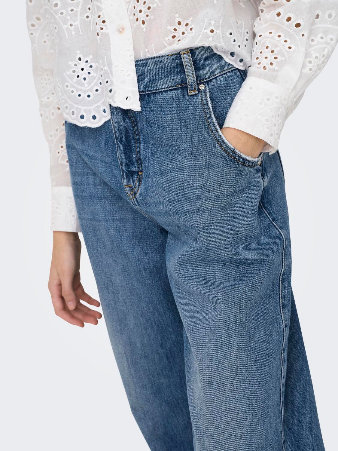 ONLTROY Hohe Taille Karotte Jeans Medium Blue Denim