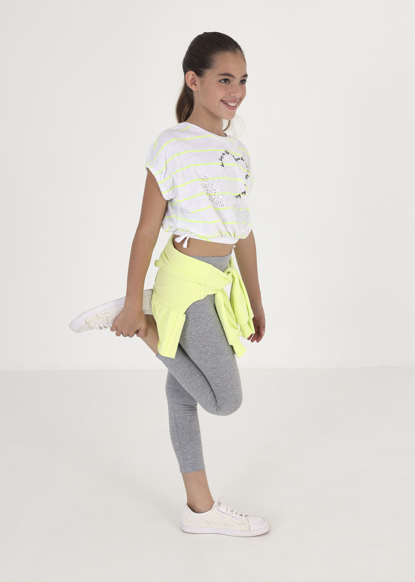 Conjunto de duas peças com camiseta de algodão e leggings para meninas