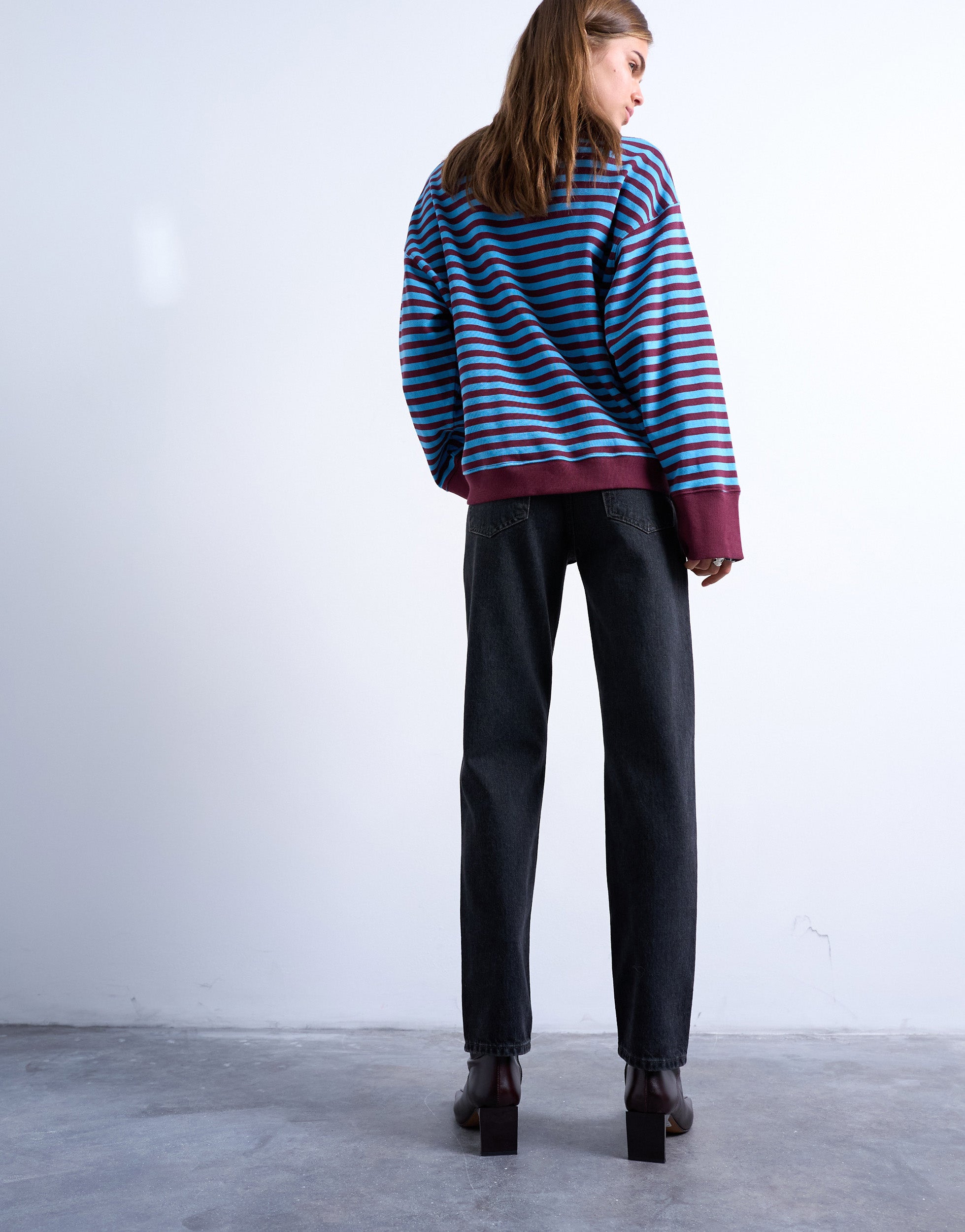 TSRUNWAY Mid rise Straight fit Jeans