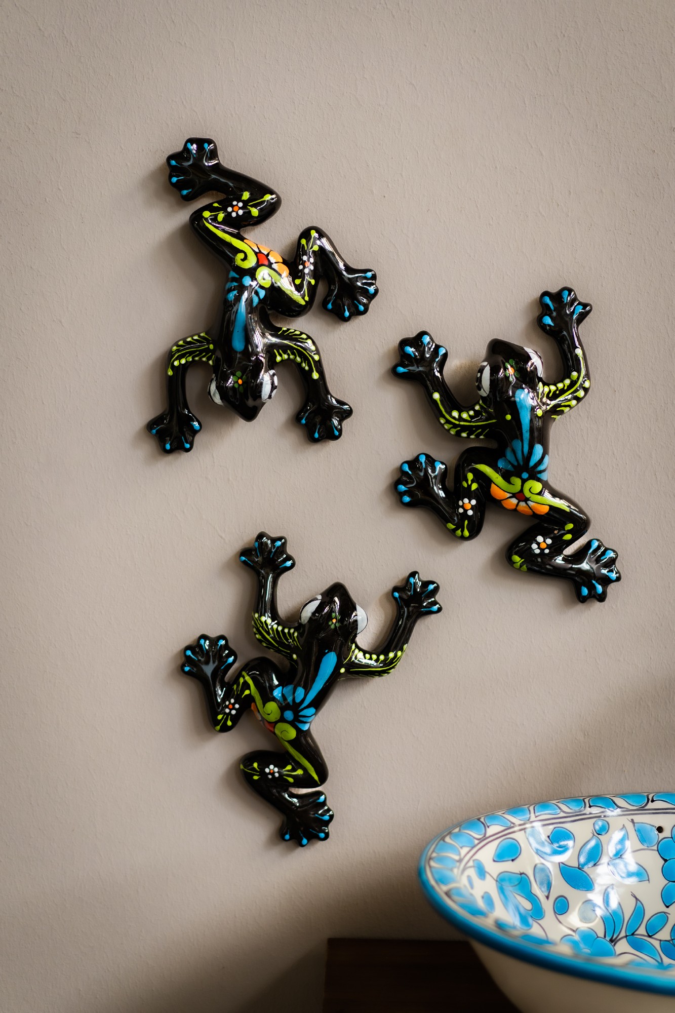 Keramik-Wandschmuck 'Frosch', schwarz, multicolor, H 28 cm, B 20 cm, L 5 cm günstig bestellen