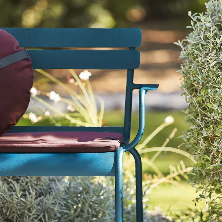 Fermob - Luxembourg Gartenbank mit Armlehne 2-Sitzer, lapilligrau