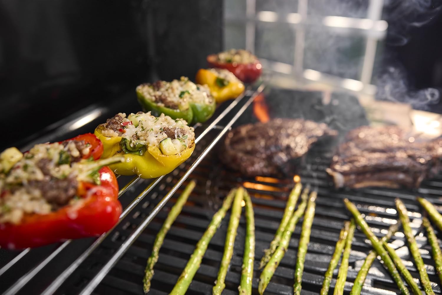 Weber Spirit E-310 Gasgrill / 3 Brenner, Snap-Jet Zündung, Robuste Räder und Warmhalterost, 51 x 46 cm Grillfläche, Kompatibel mit Weber Works Seitenablagen, Schwarz/Silber