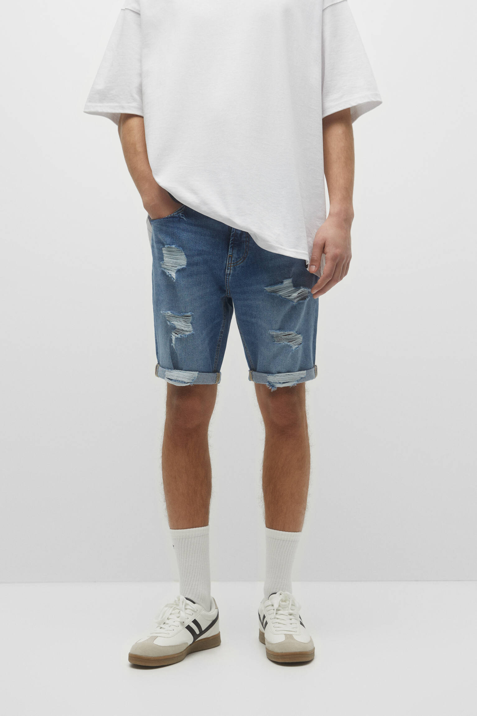 Bermuda jeans slim fit rasgada - Azul médio
