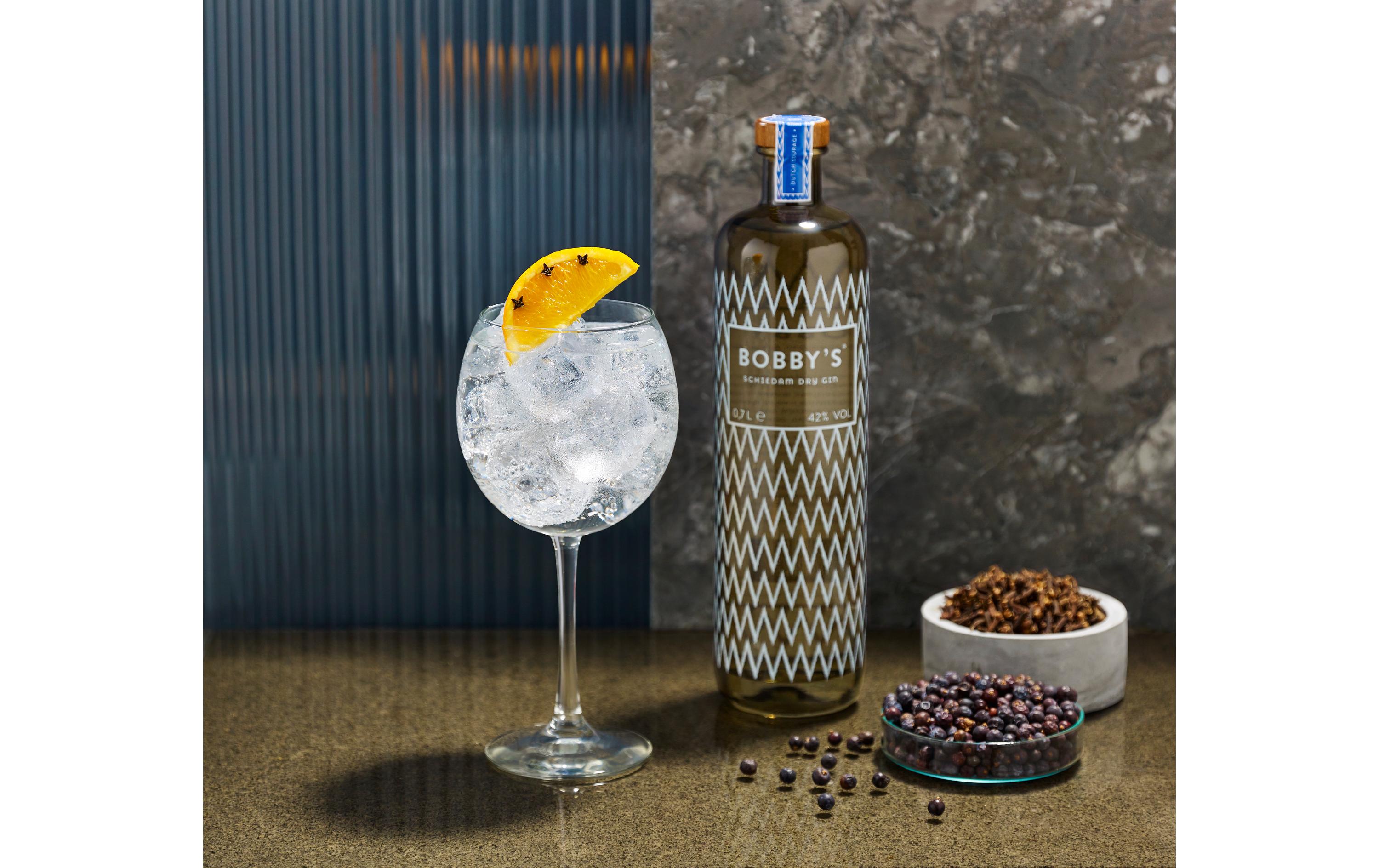 Schiedam Dry Gin 0.7 lHochprozentige Wacholder-Spezialität aus traditioneller Destillierkunst