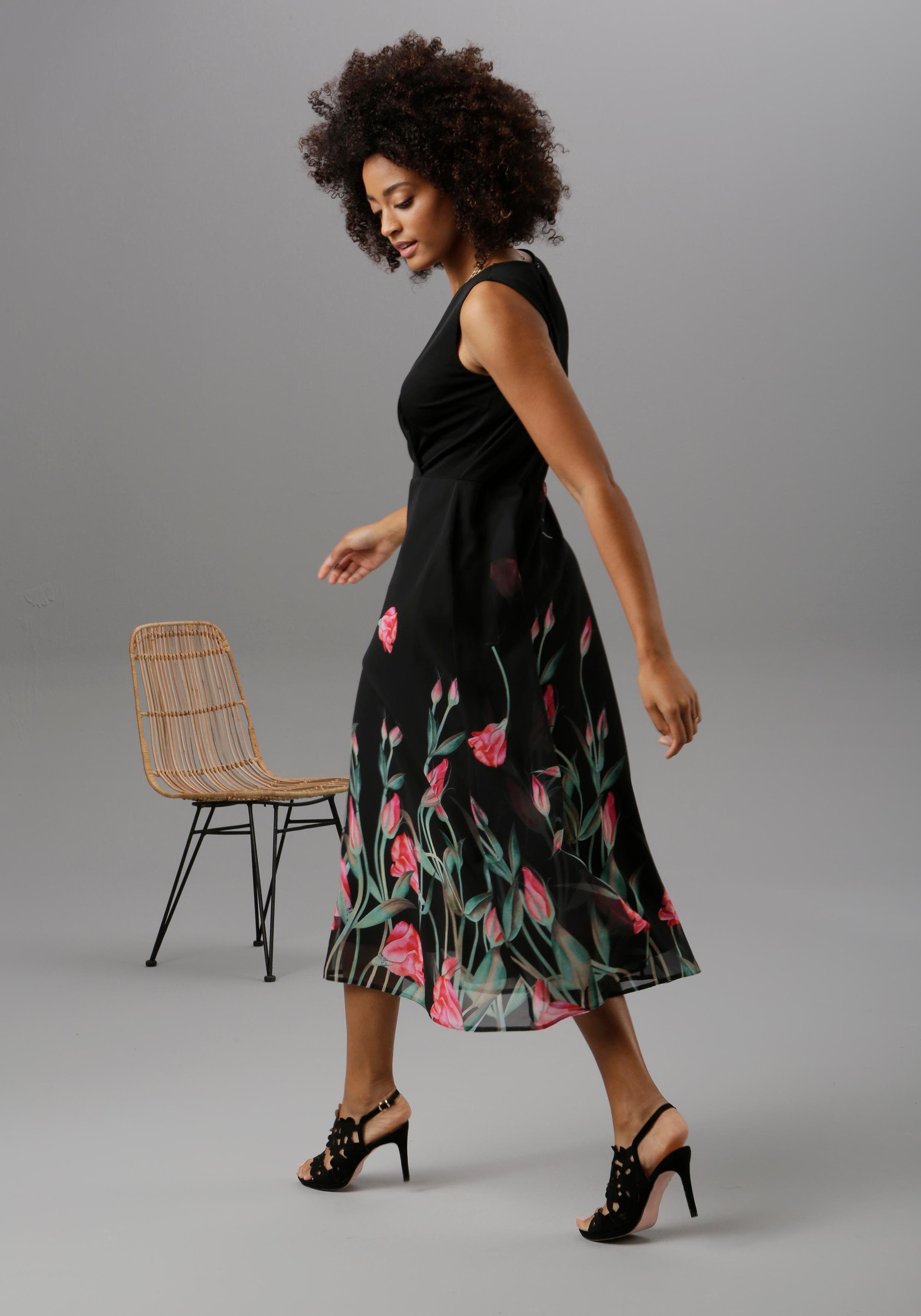 Aniston SELECTED Sommerkleid mit floralem Druck