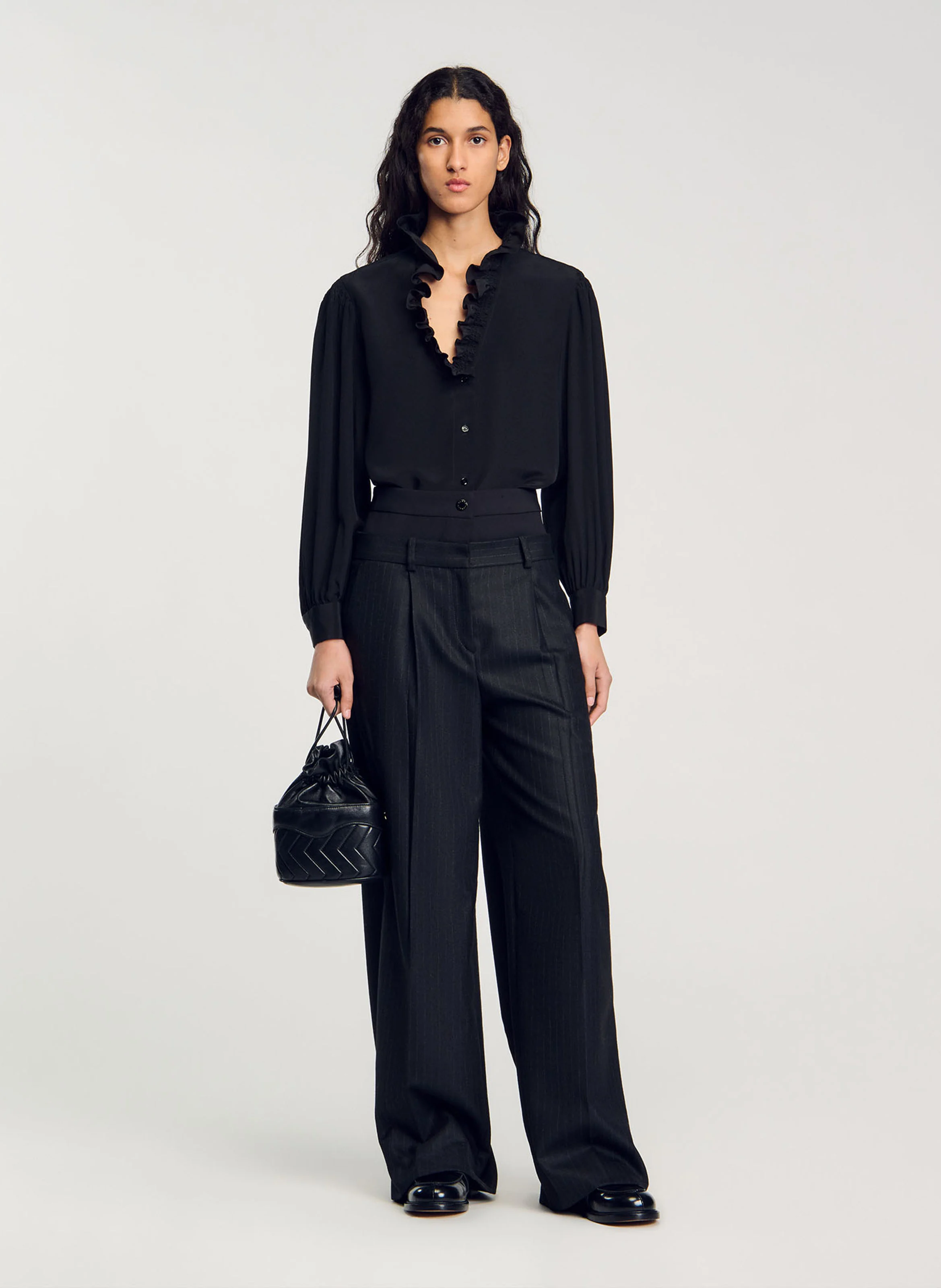 Chemise droite col V en soie | Noir