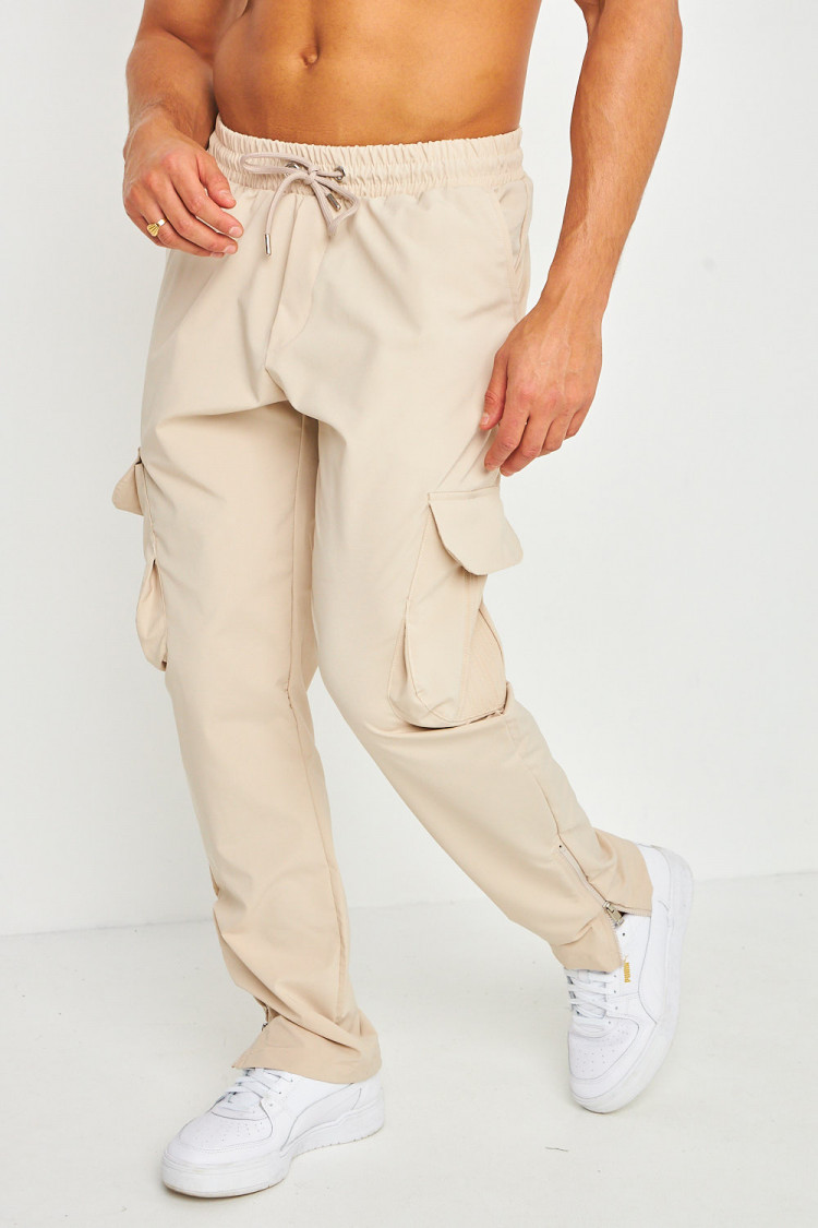 Pantalon cargo beige coupe droite détail zip aux chevilles