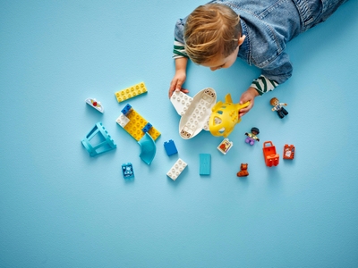 LEGO Voor het eerst op het vliegveld (10443)