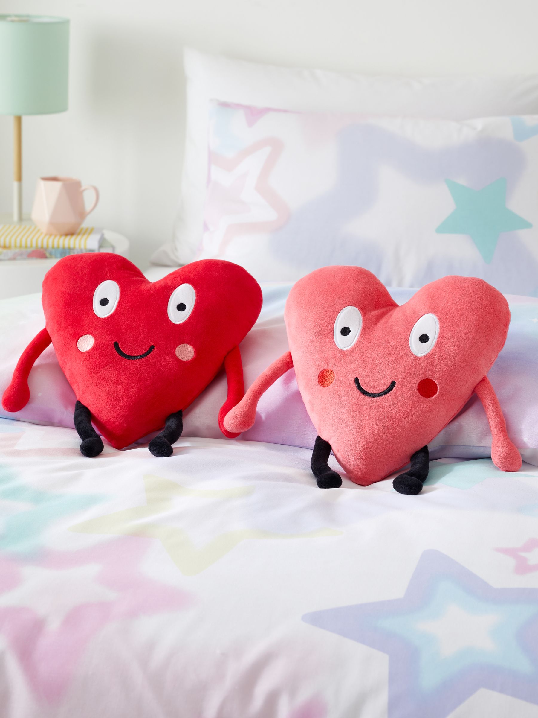 Catherine Lansfield Forever Together hartjeskussens met magnetische handen