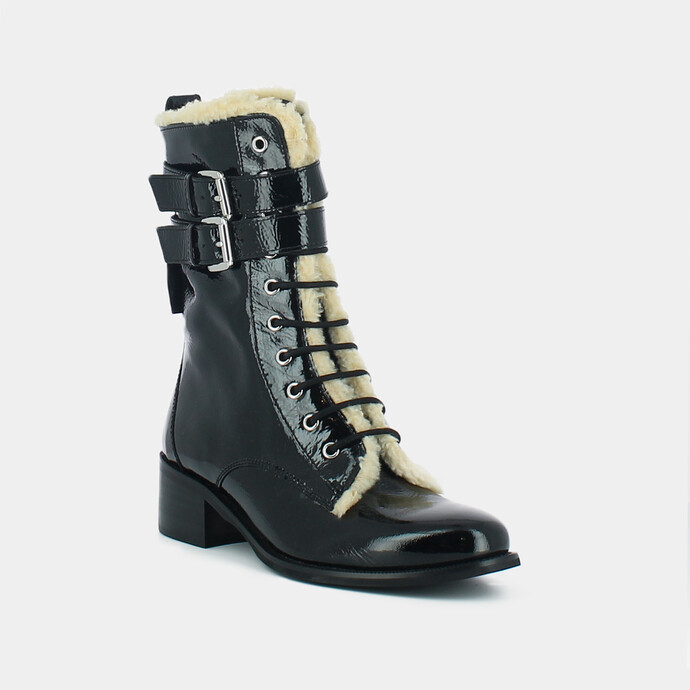 Bottines à talons et lacets  en vernis noir