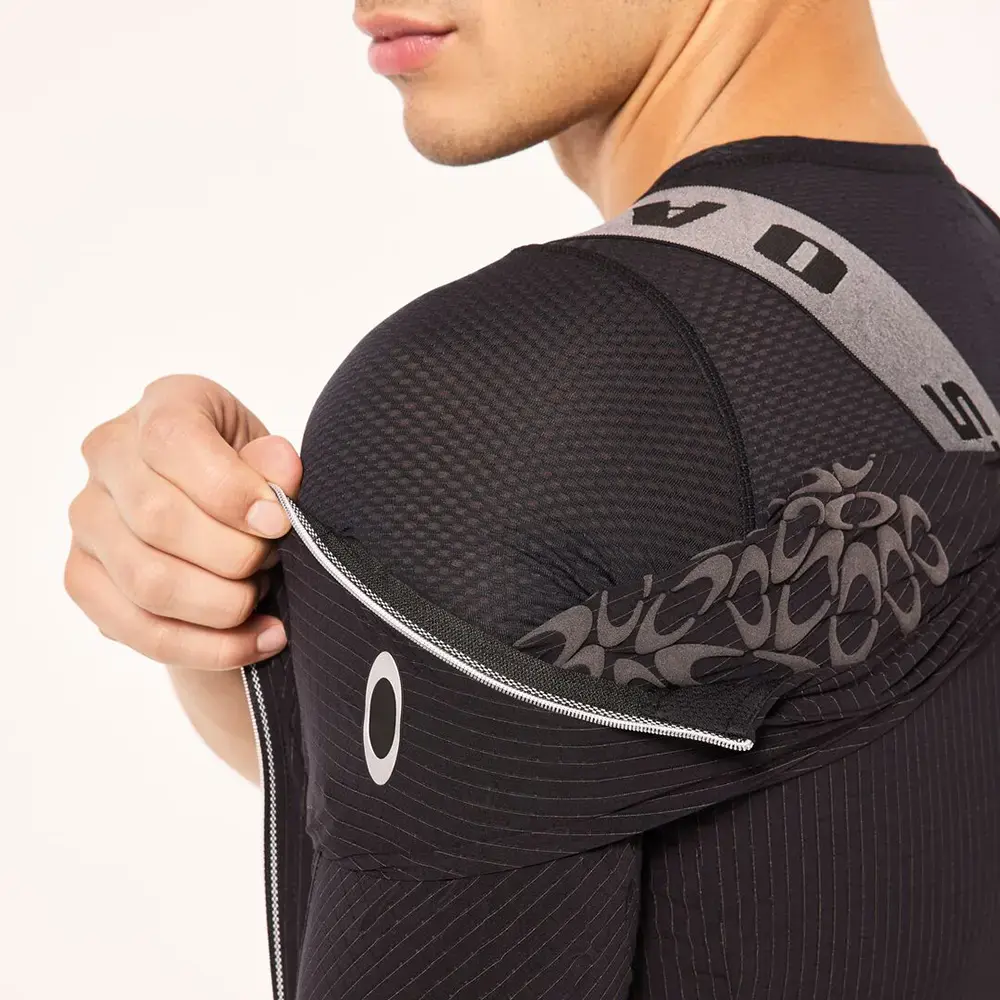 Q36.5 x Oakley Gridskin Pinstripe Fietsshirt Korte Mouwen Zwart Heren