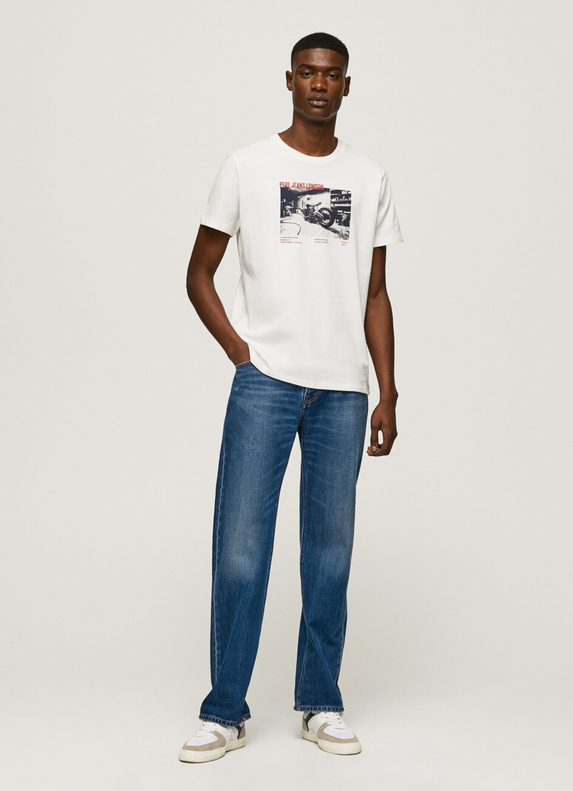 CAMISETA COM ESTAMPA FOTOGRÁFICA - branca