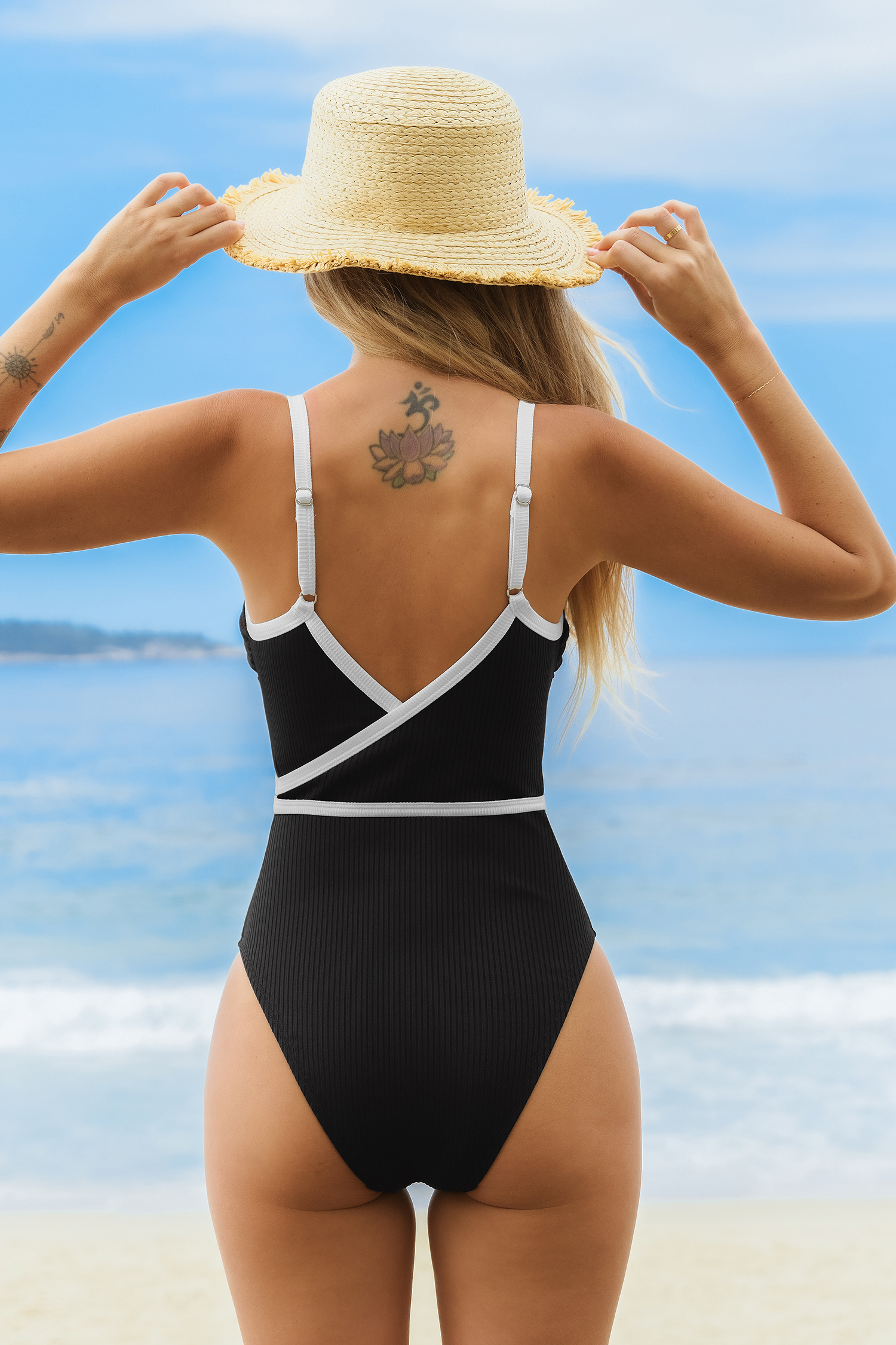 Maillot de bain une pièce effronté noir et blanc