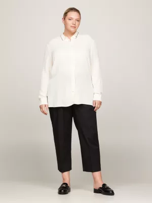 Calças chino de corte reto e slim fit com modelagem curva