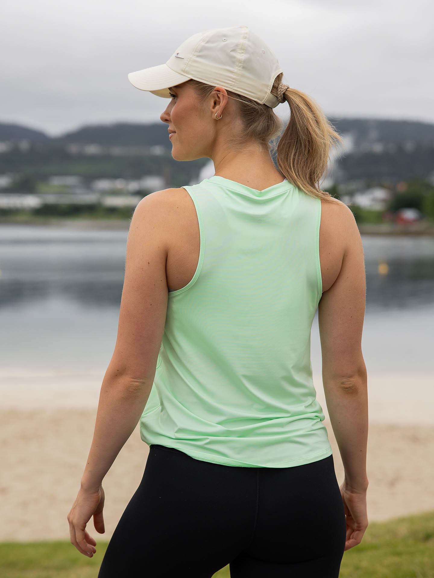 One Swoosh Hybrid Tank