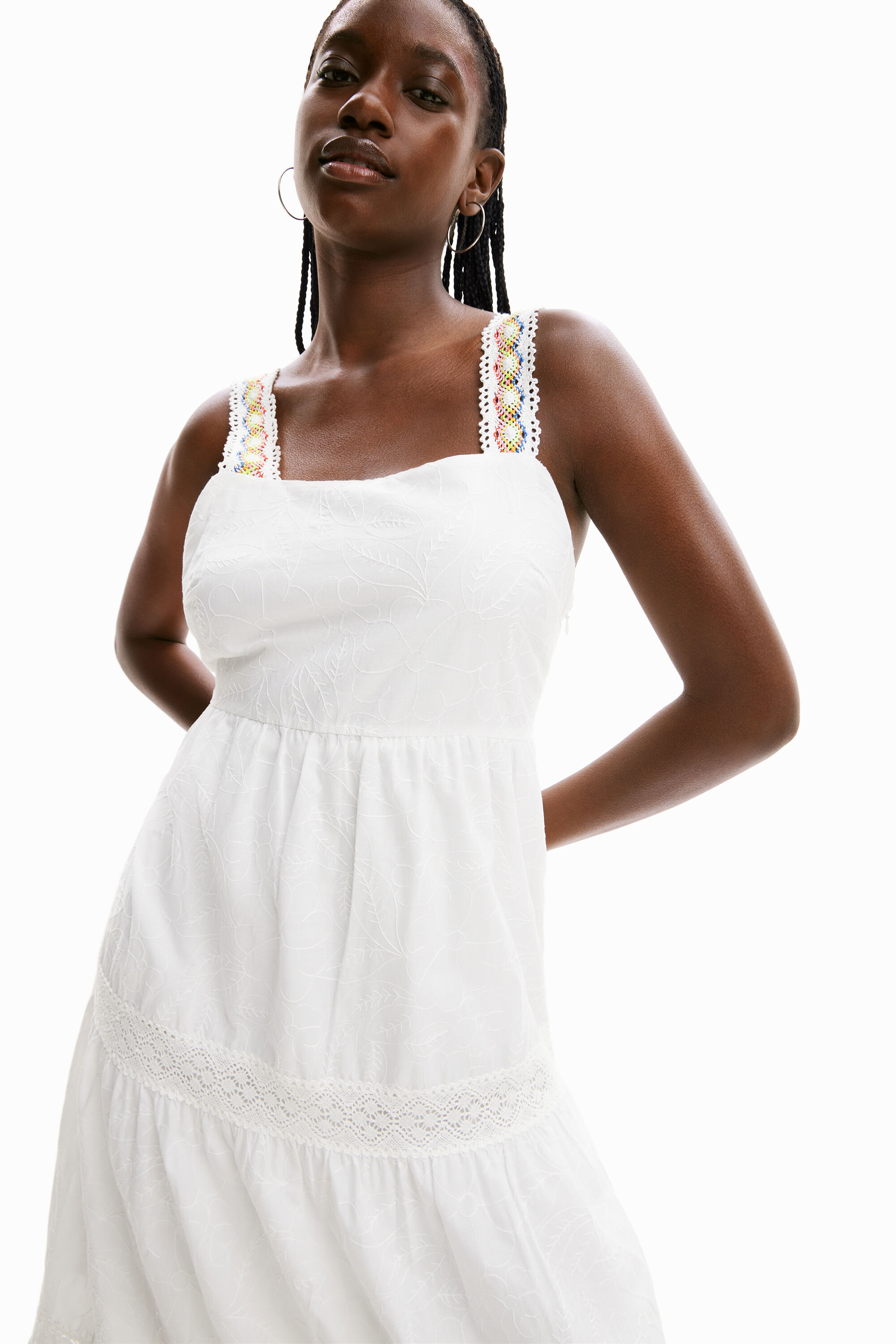 Robe longue bretelles broderie