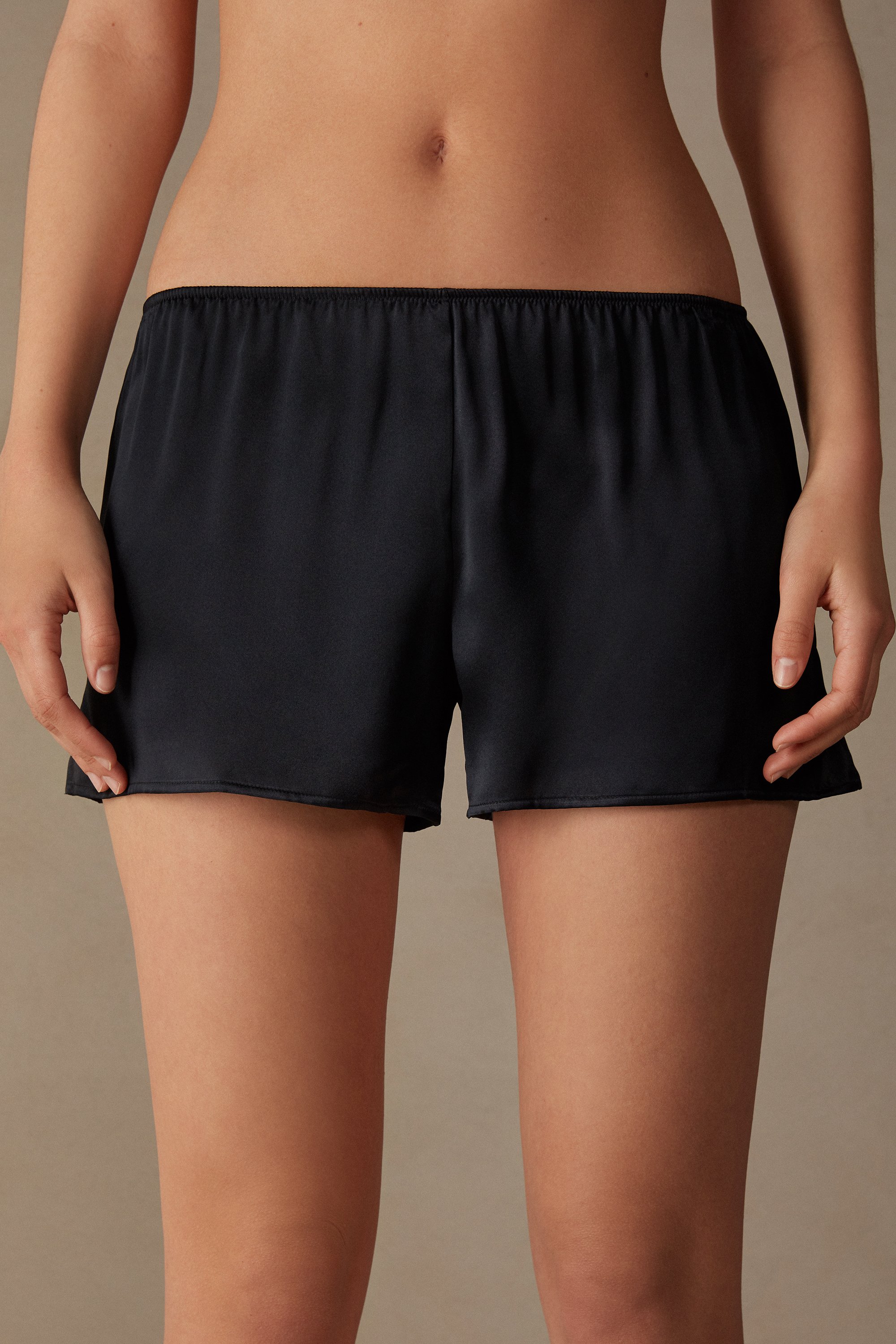 Shorts lisos de cetim de seda