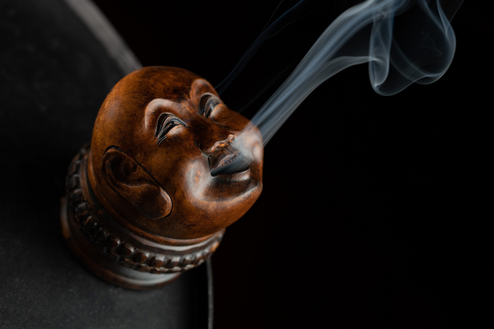 Räucherkegel-Halter 'Buddha', Holz, B 10 cm, H 10 cm, T 11 cm von fischer's lagerhaus