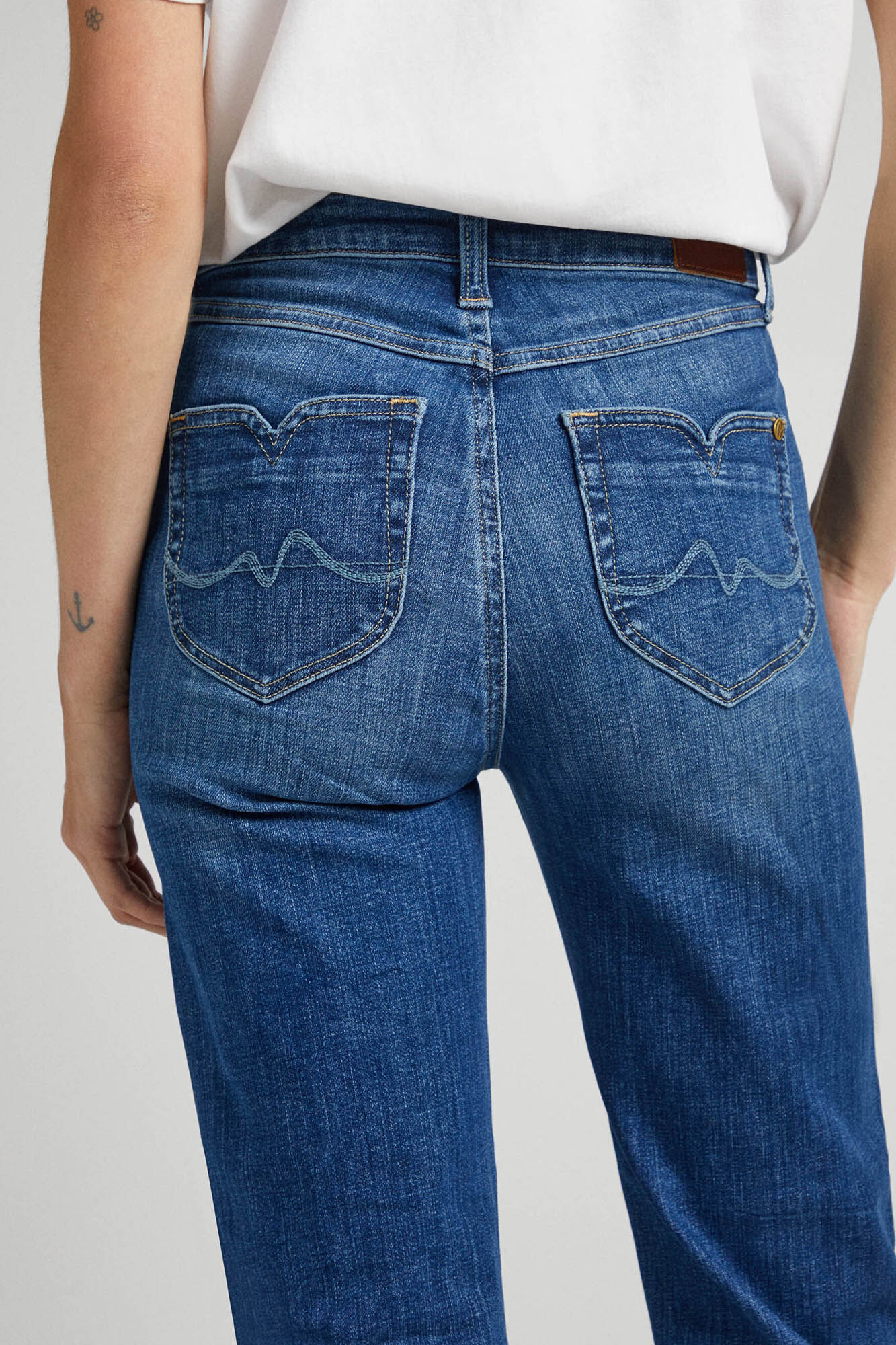 Calça jeans Willa de cintura alta e modelagem flare