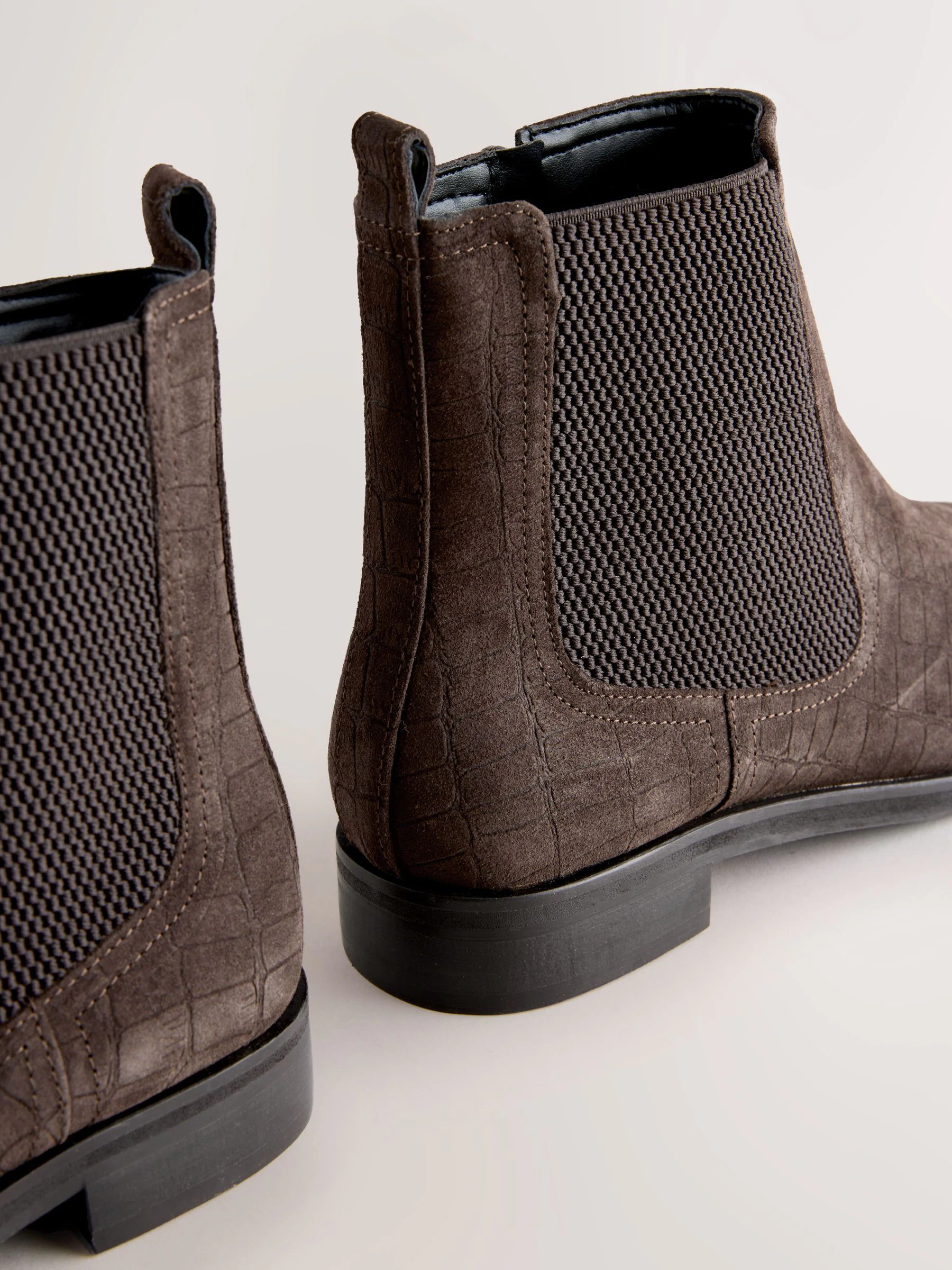 Chocolate Brown Suede Embossed - Forever Comfort® Chelsea-enkellaarzen