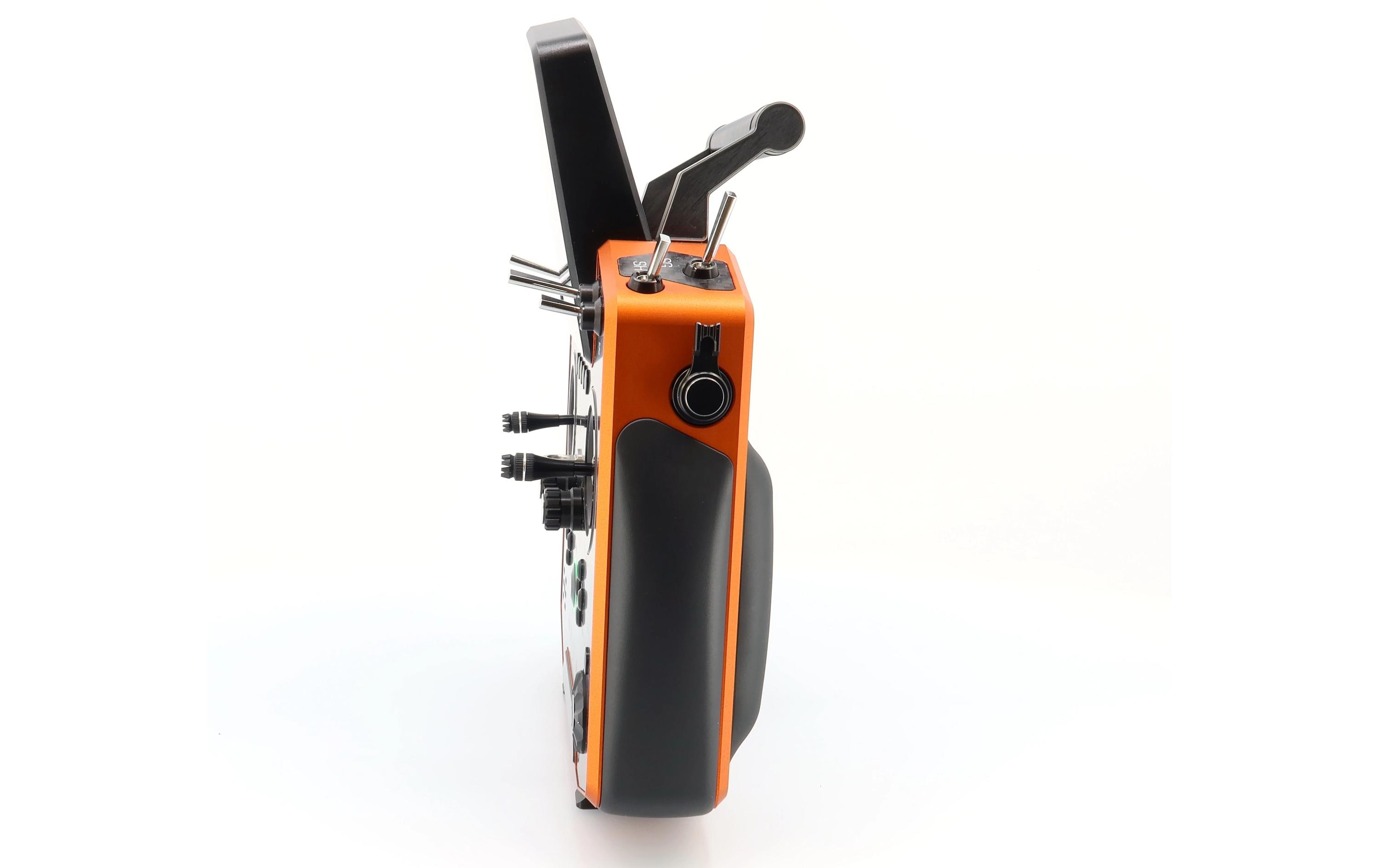 Fernsteuerung DS-24II Carbon Line Orange 24 Kanal, Duplex EX<br>Professioneller 24-Kanal-Sender mit Geber auf Rückseite und Carbon-Frontplatte