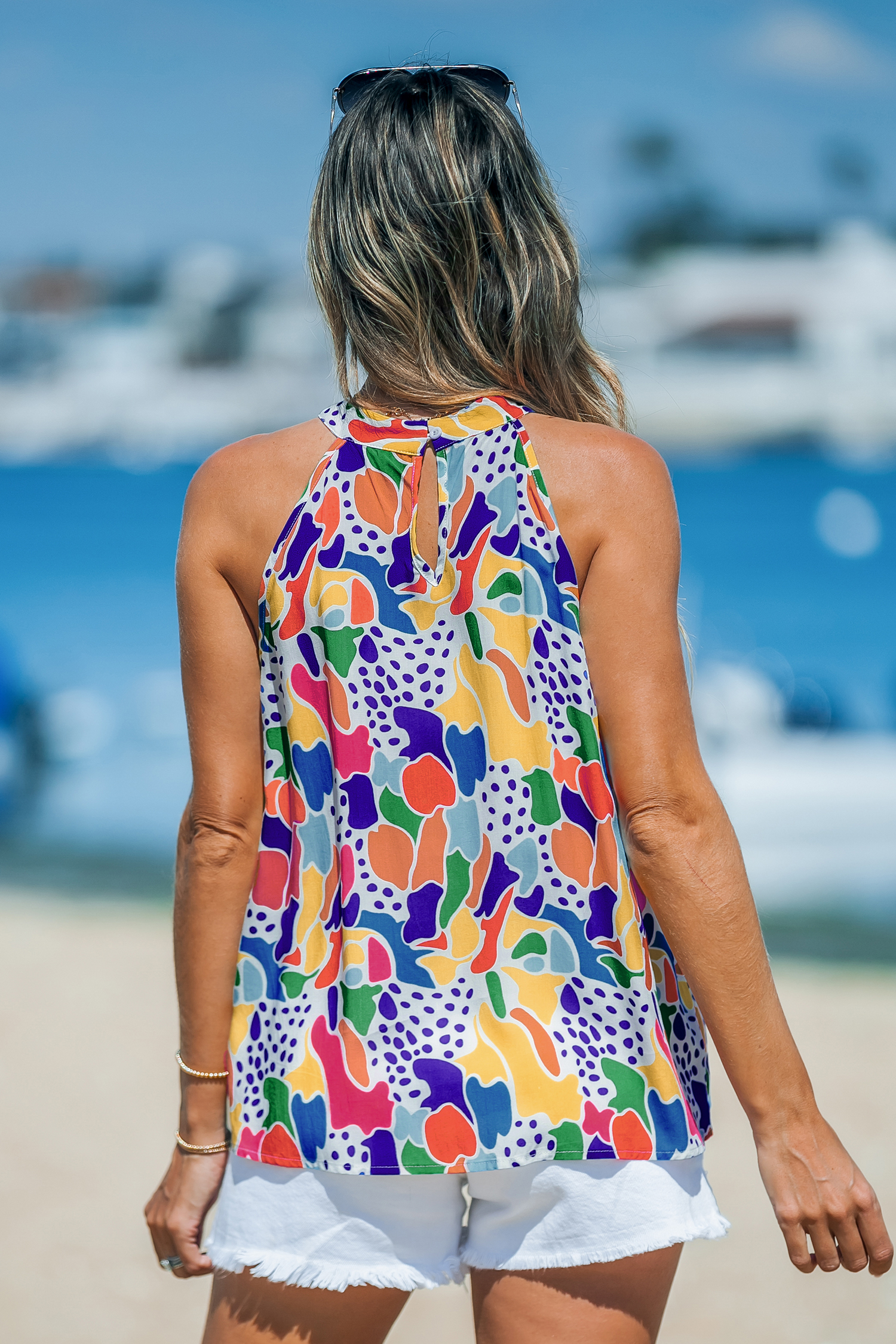 Blouse sans manches à col haut abstraite et colorée