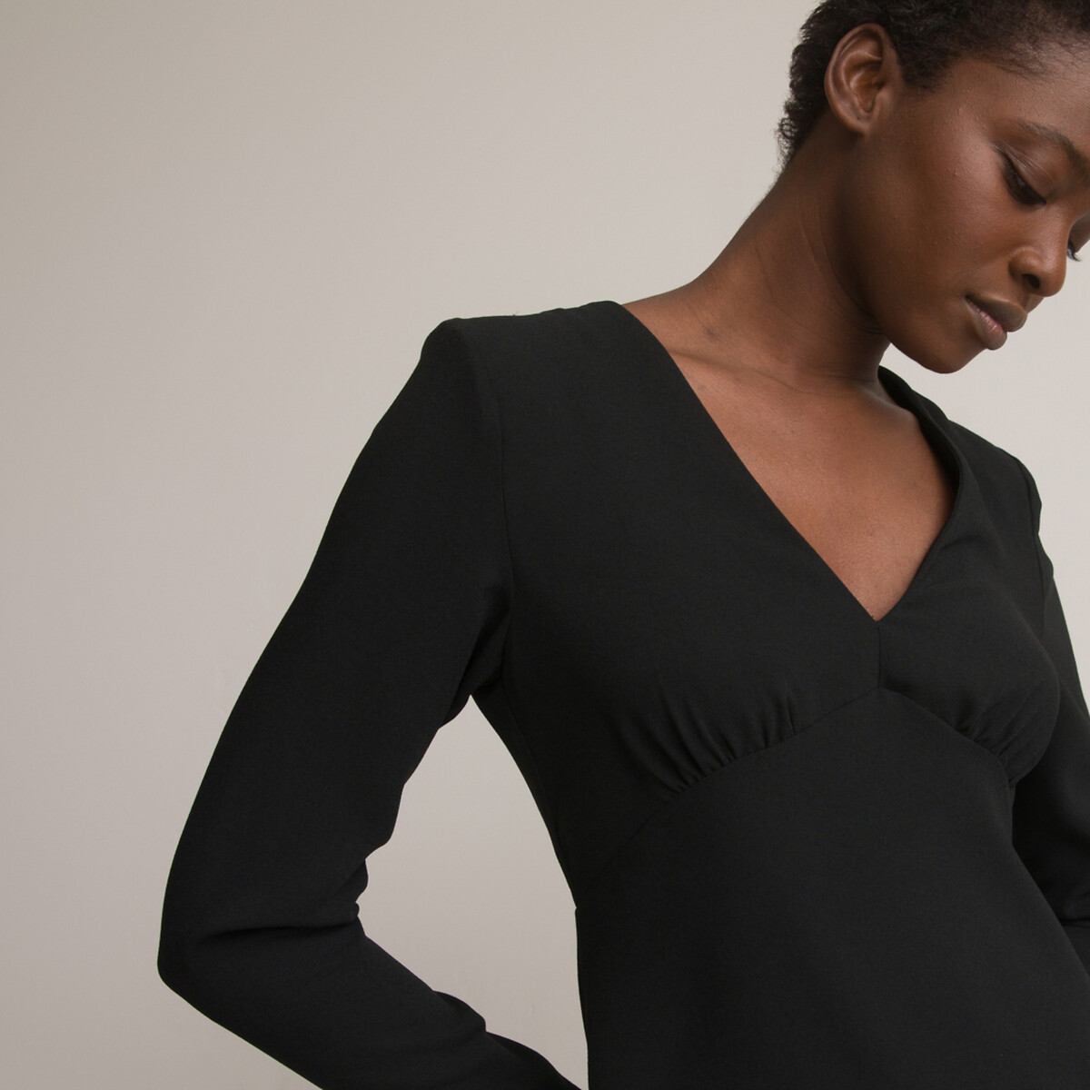COLEÇÕES LA REDOUTE<br>Vestido curto com decote em V Essentiel