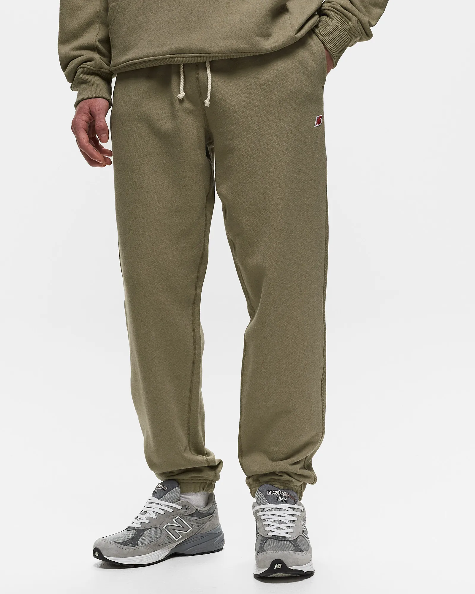 Calça de moletom New Balance Core, fabricada nos EUA.