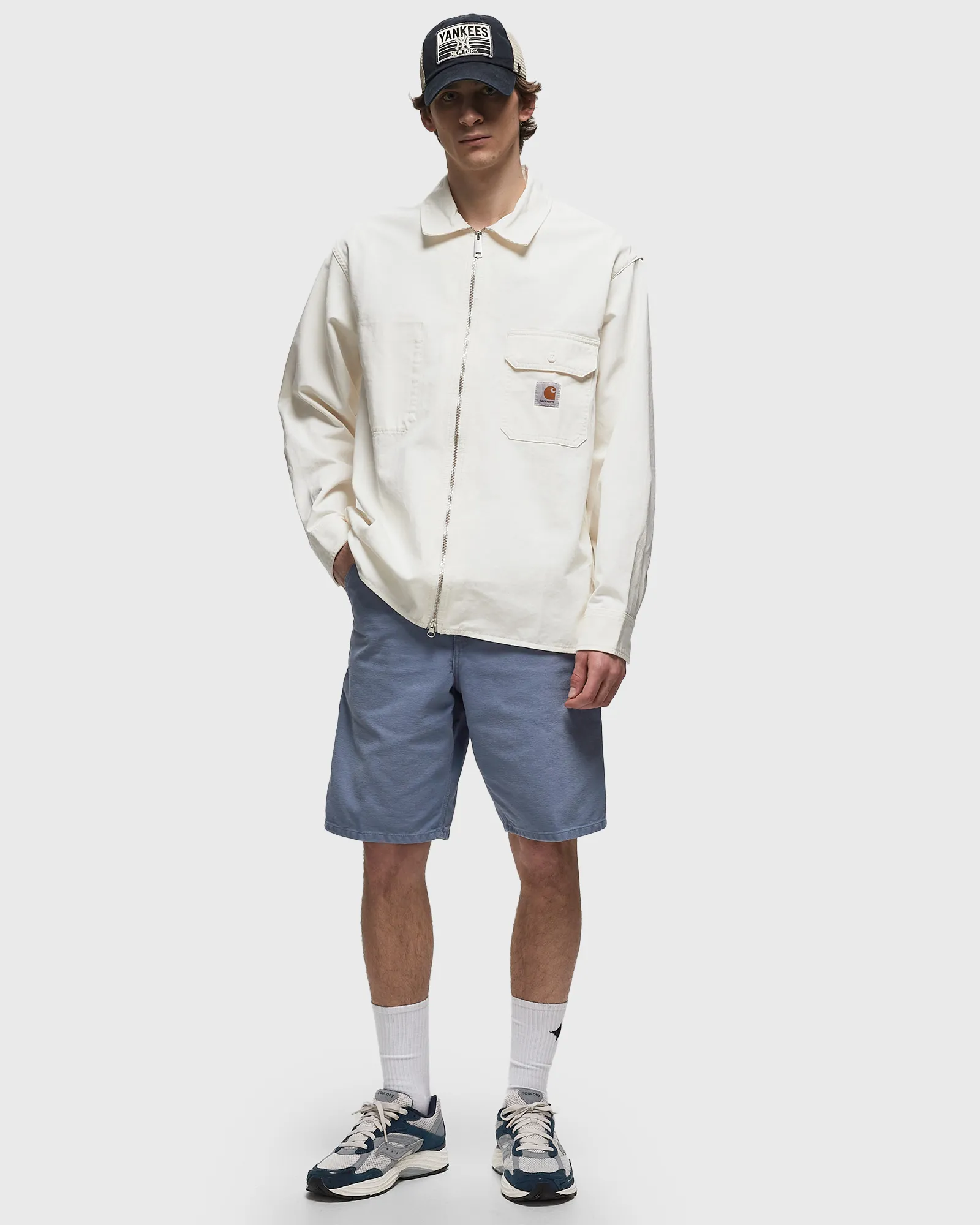 Calção Carhartt WIP com um joelho