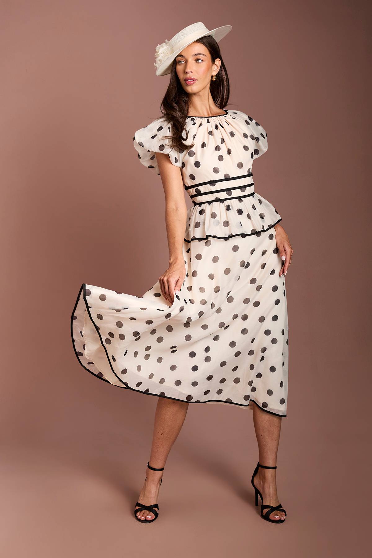 Coast Robe Midi Lisa À Pois Beige Avec Manches Courtes Bouffantes