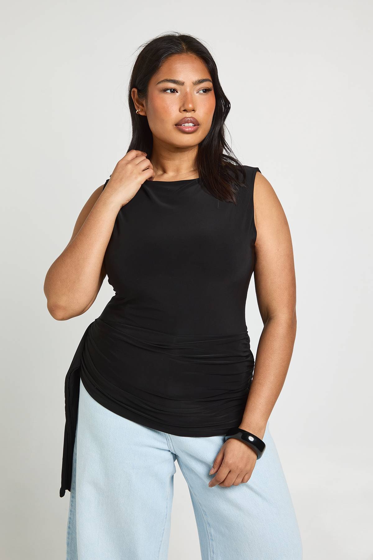 boohoo Haut Sans Manches Drapé Grande Taille