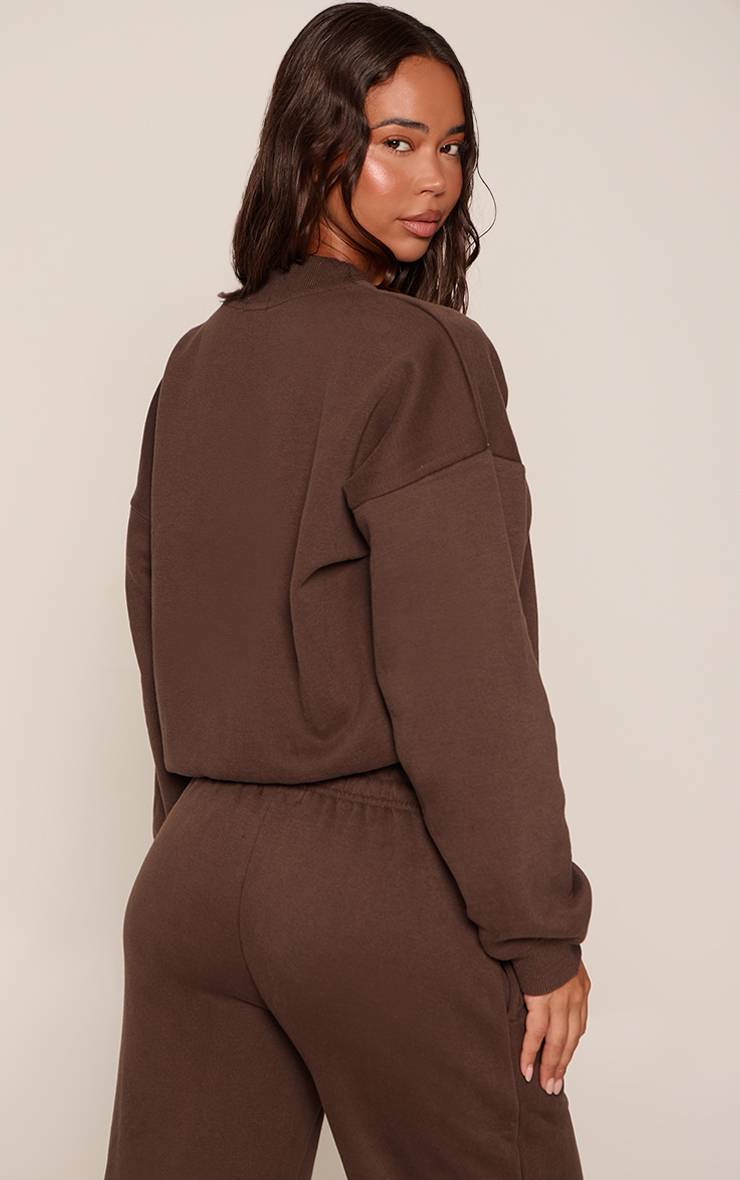 Chocolat Sweat-shirt À Col En V Et Épaules Dénudées Imprimé Editions