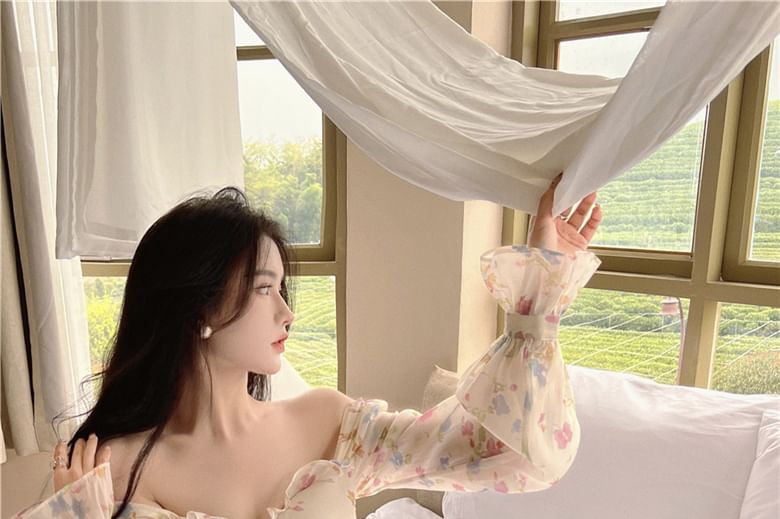 Alfie - A-lijn jurk met lange mouwen en off-shoulder bloemenprint