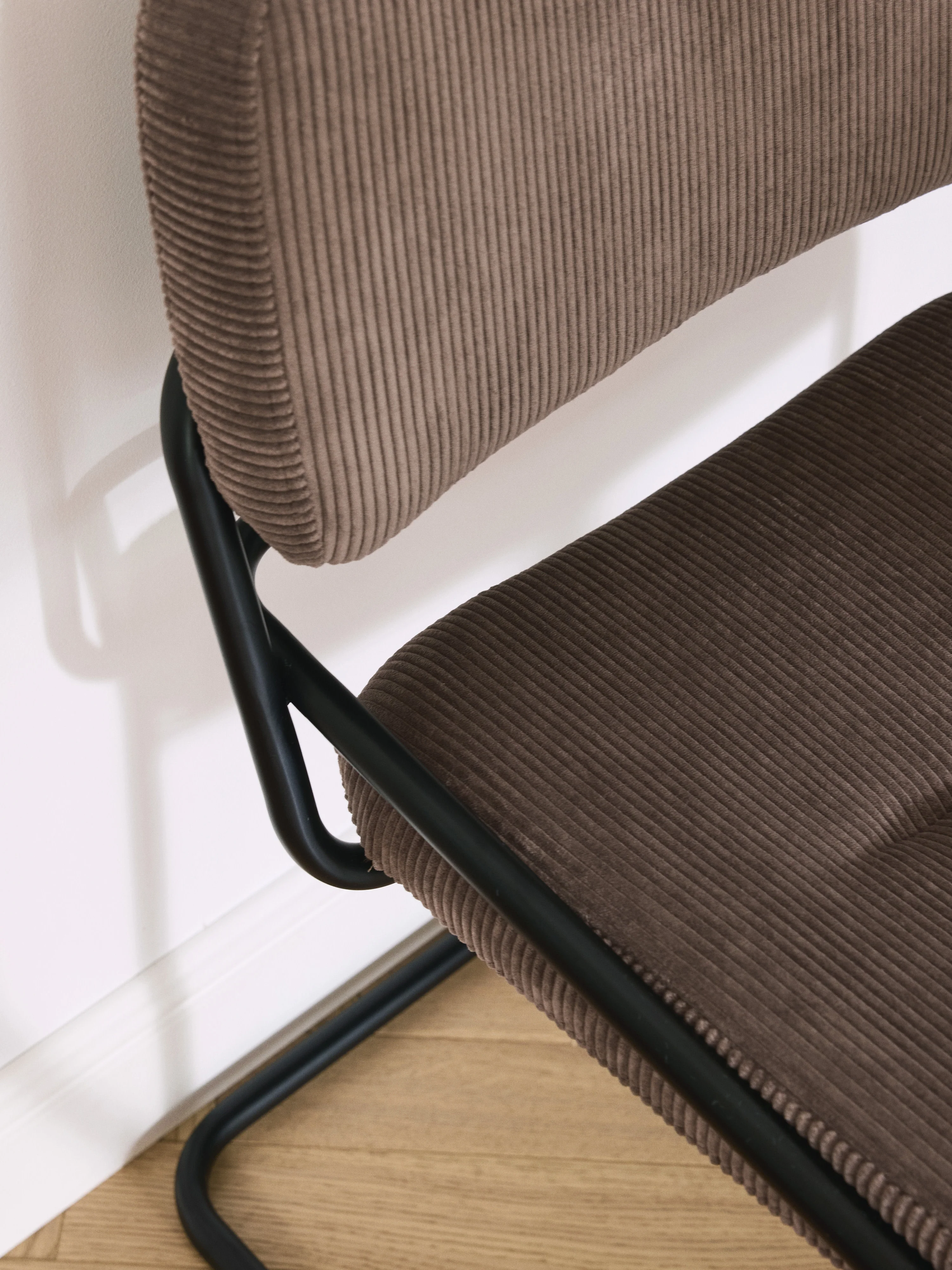 Cantilever stoel Don van corduroy