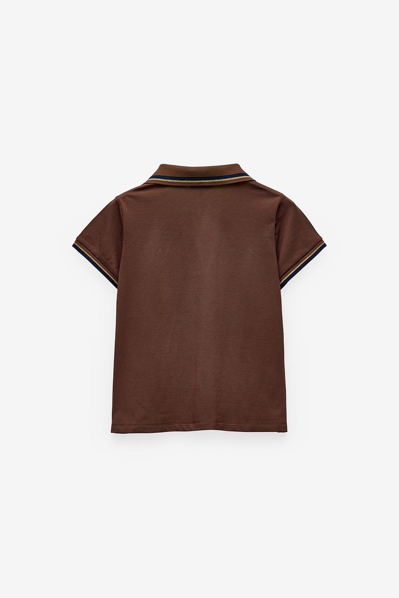 POLO COM CONTRASTES NA GOLA E MANGAS