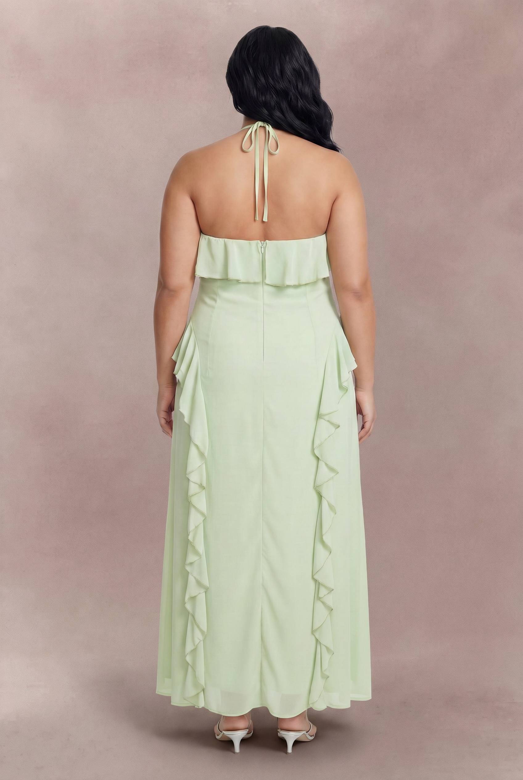 boohoo Robe Maxi À Volants Et Col Licou Grande Taille