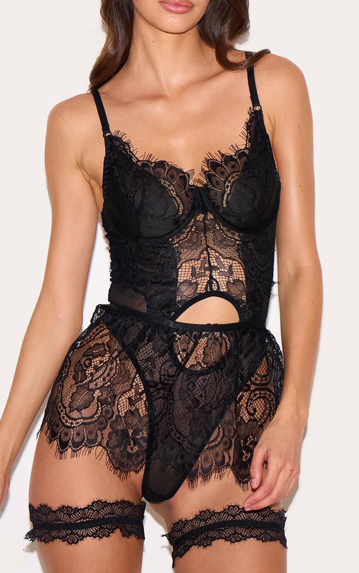 Noir Body Avec Détail Jupe En Dentelle Et Ensemble Lingerie Porte-jarretelles
