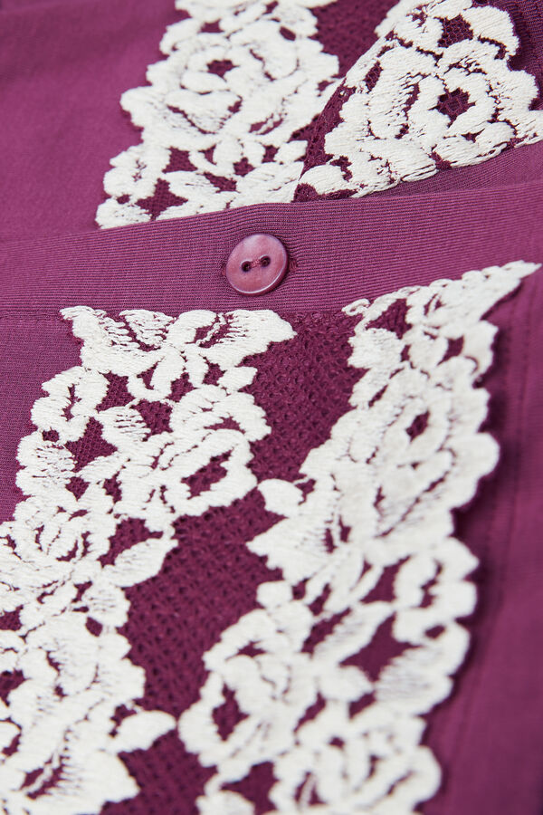 Camiseta Pretty Flowers Modal com Fenda Frontal