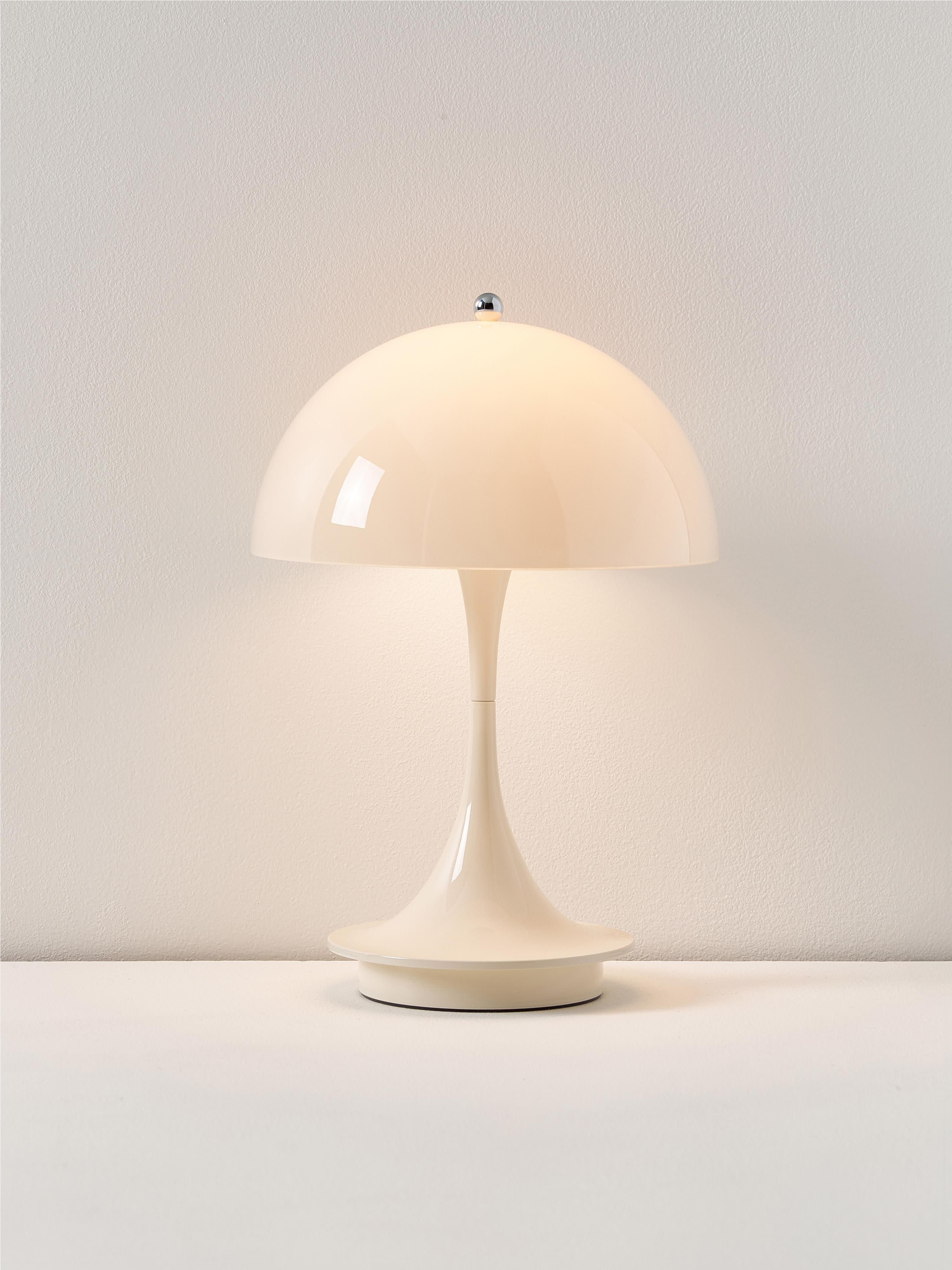 Draagbare dimbare LED tafellamp Panthella 160, design Verner Panton