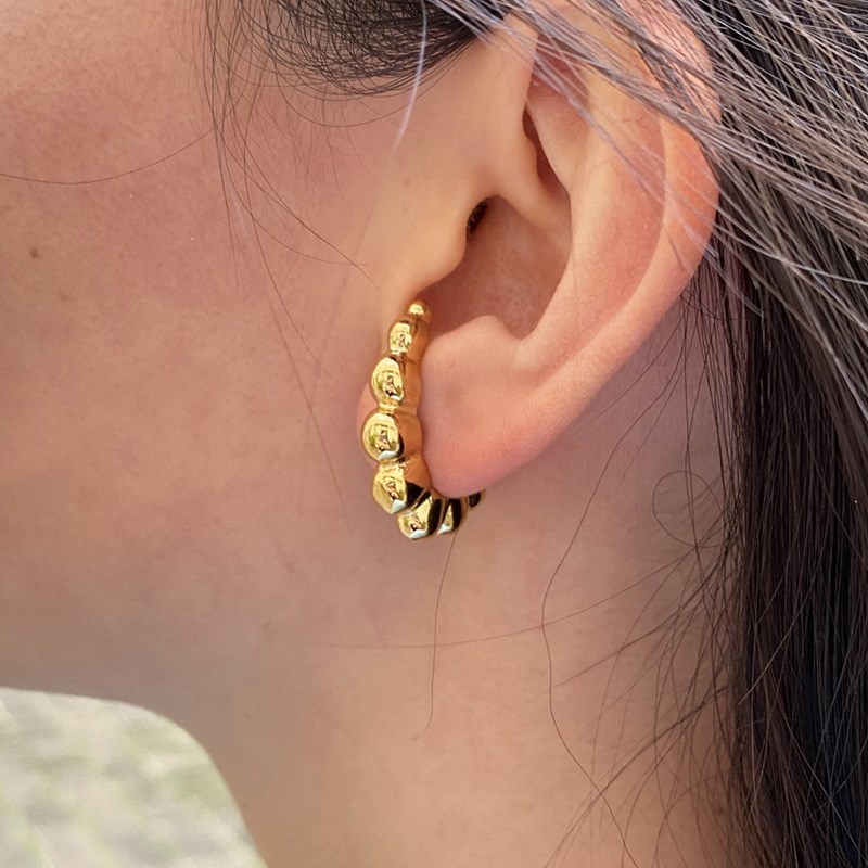 Boucles d'oreilles en acier argenté effet manchette de lobe en forme de croissant bullé