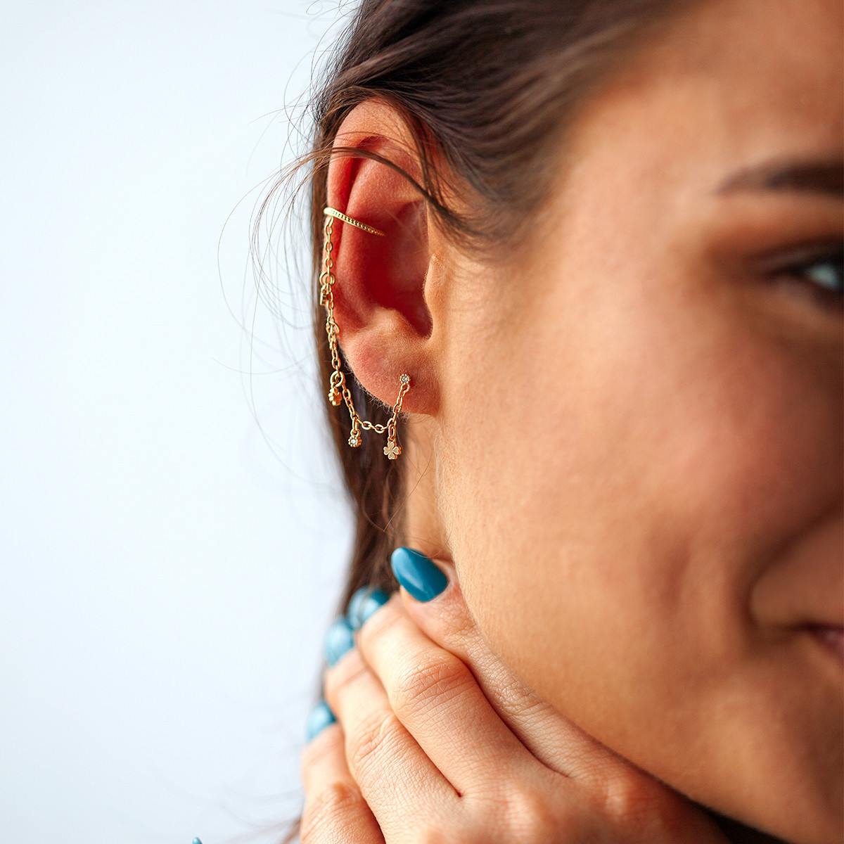 Bague d'oreille ear cuff plaqué or pampilles trèfles et pampilles zirconias, vendue à l'unité