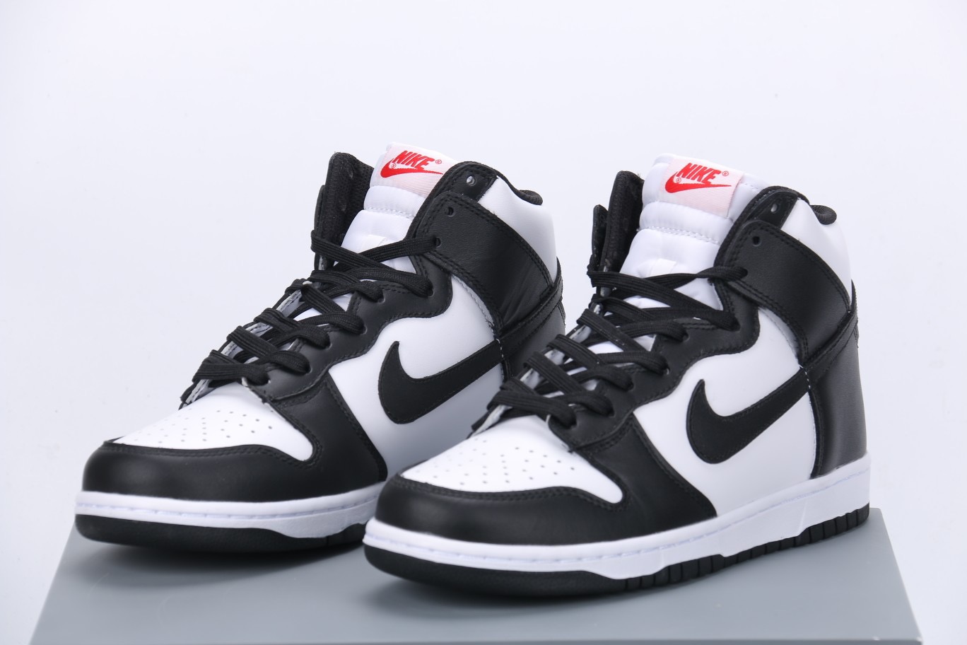 Nike Dunk High Panda (2021)