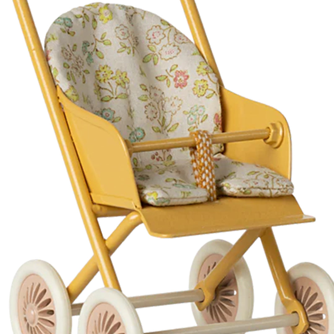 maileg poppenkinderwagen micro - geel - 13 cm