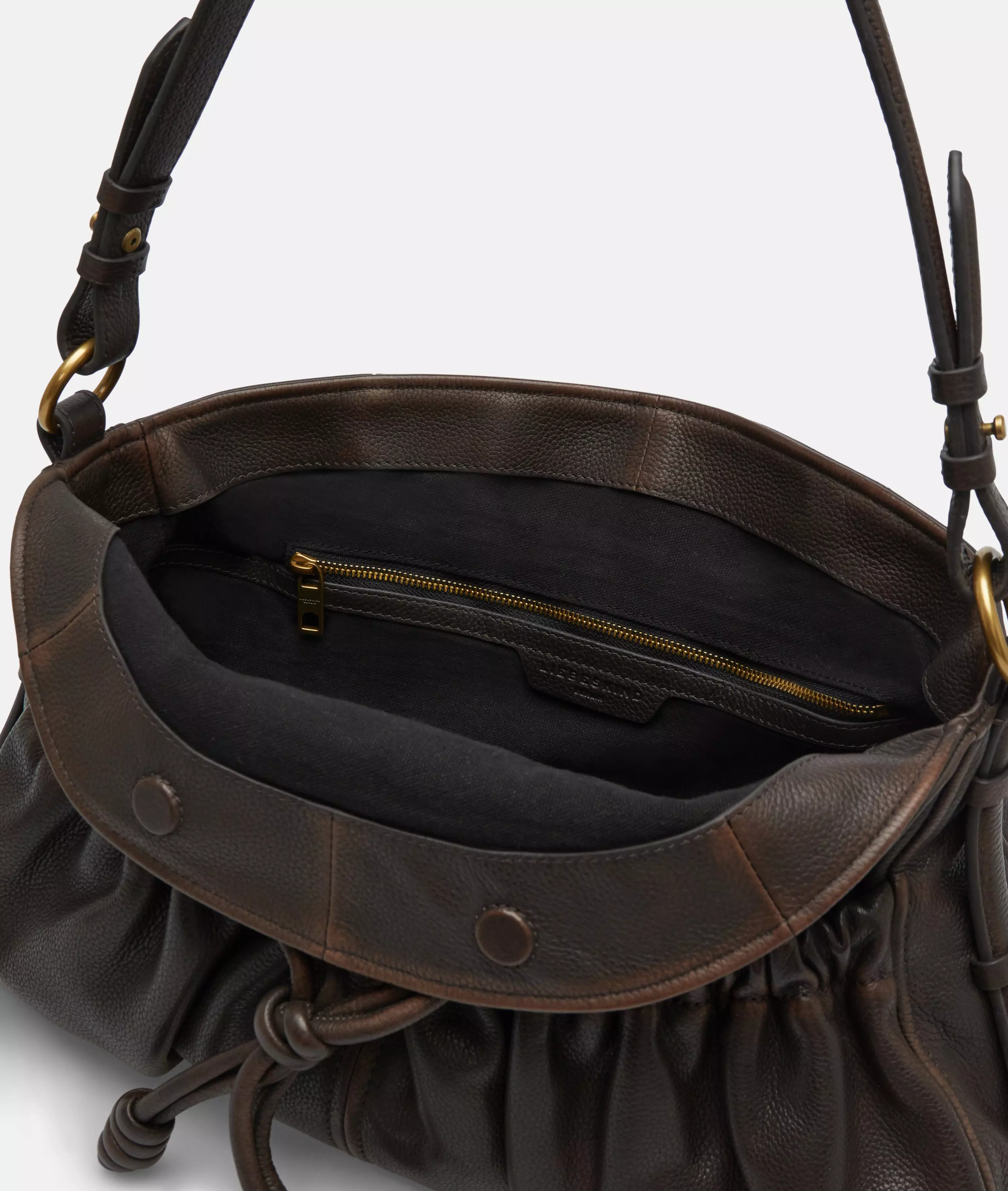 Elya Crossbody M Spacious shoulder bag with a vintage look