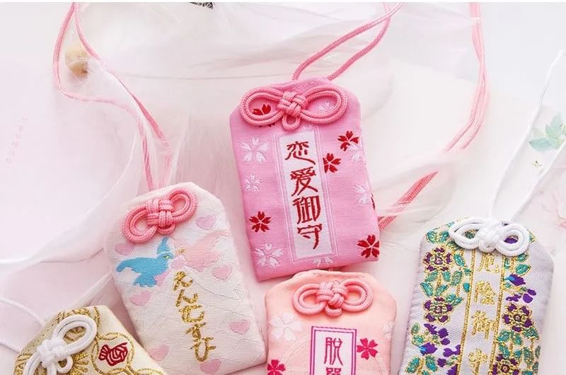 Momoi - Japans amulet